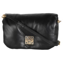 Loewe Mini Puffer in pelle di agnello nera lucida Goya