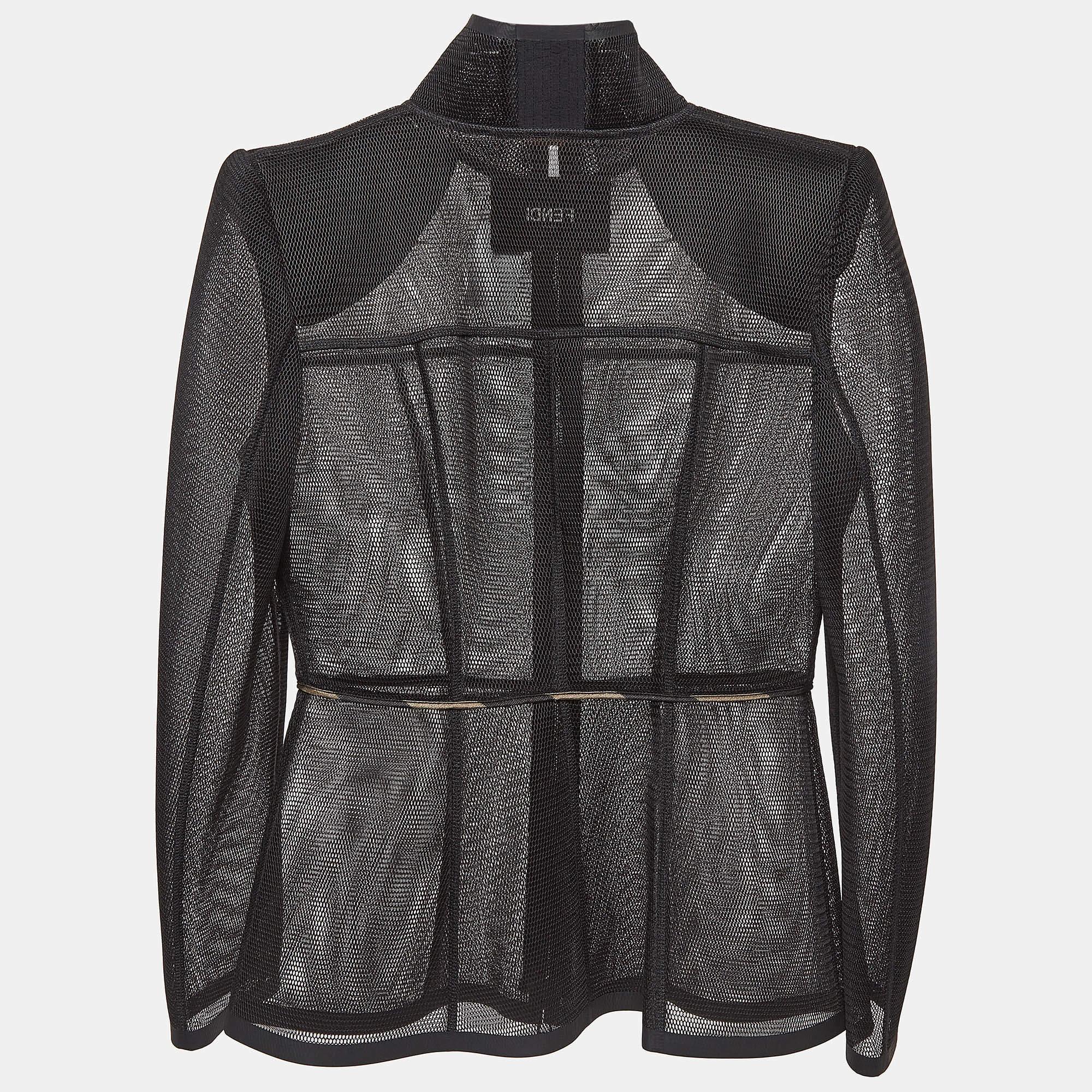 Esta chaqueta Fendi combina un estilo icónico con un toque moderno. Fabricado en malla ligera  presenta el característico estampado Zucca  ofreciendo una audaz  mirada de declaración. Perfecto para superponer  Esta chaqueta añade un toque de lujo a