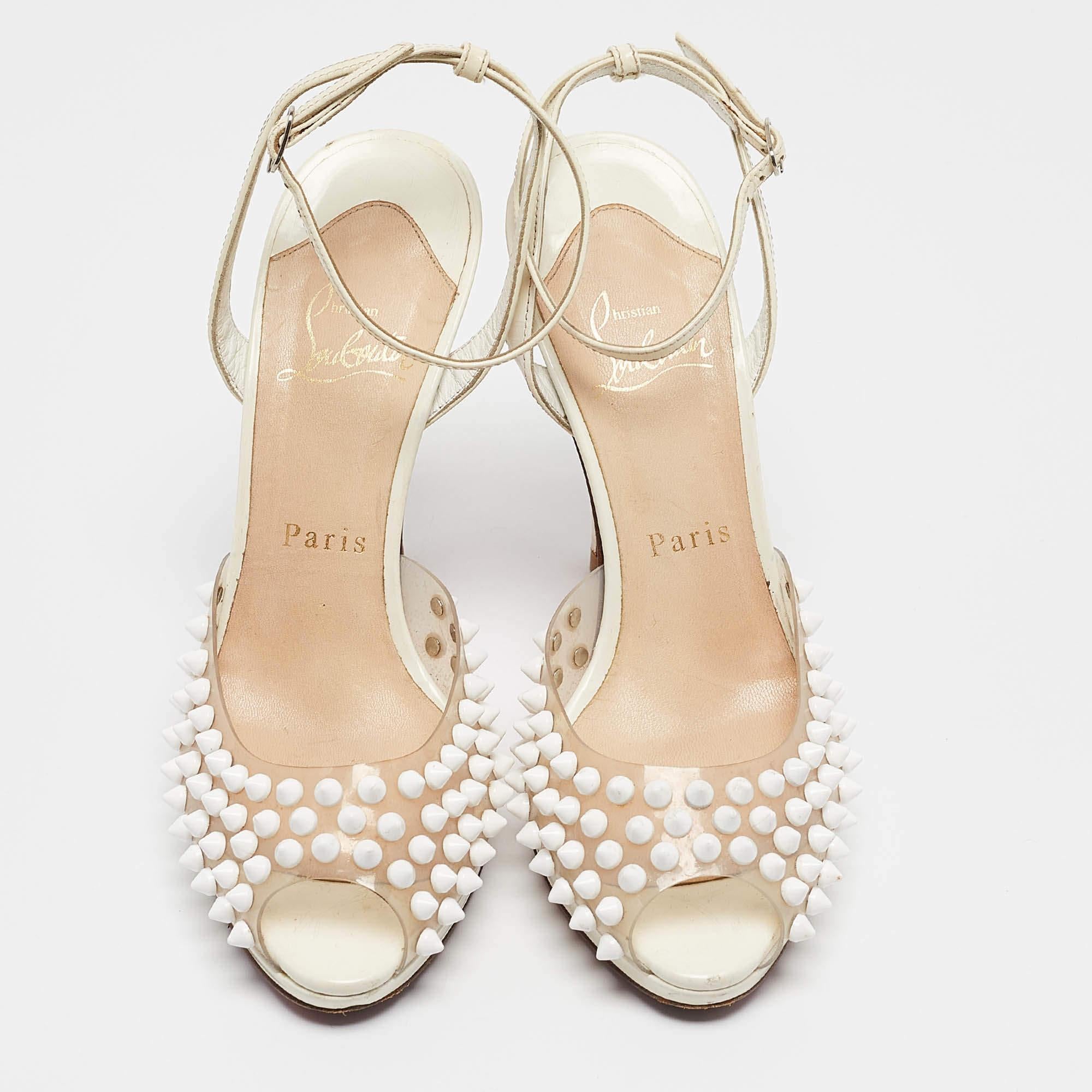 Beige Christian Louboutin escarpins St Jeanette vernis transparent/crème et PVC taille 36 en vente