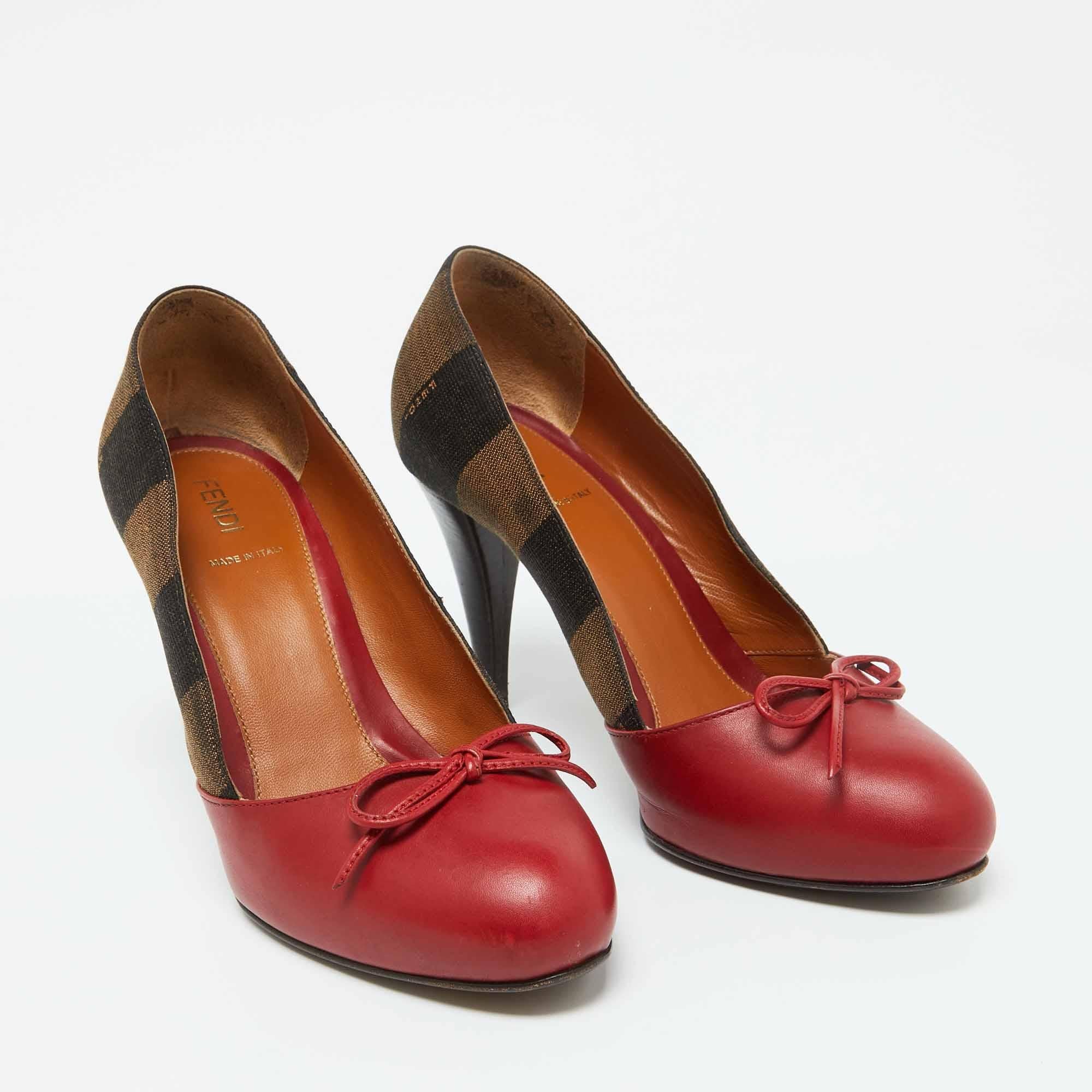 Fendi Red/Brown Leather and Pequin Canvas Bow Pumps Size 37 In Good Condition For Sale In Dubai, Al Qouz 2