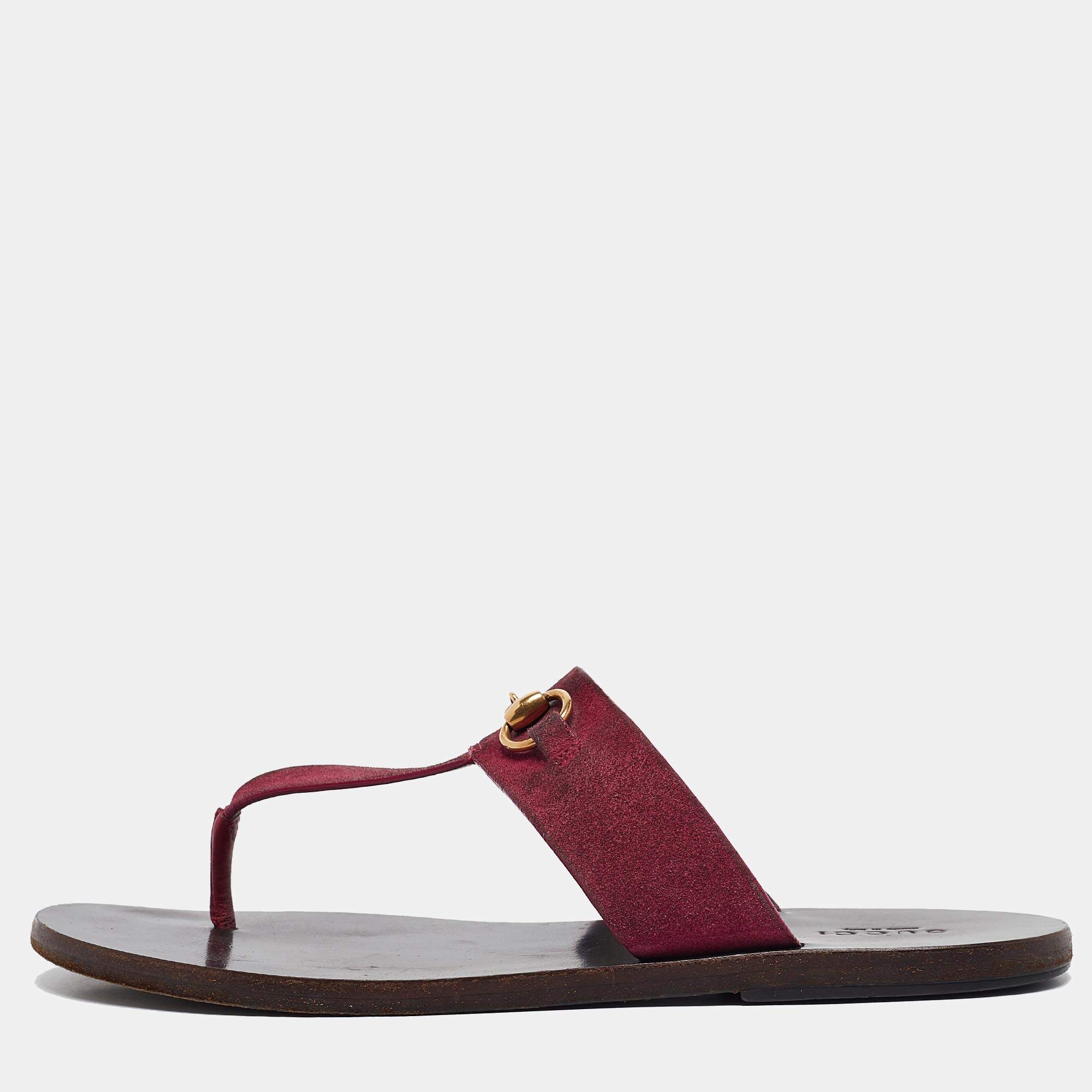 Gucci, infradito in pelle scamosciata rosa con morsetto, misura 37
