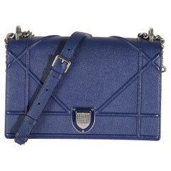 Christian Dior Bolso Solapa Diorama Mediano Piel de Becerro Granulada Azul Marino