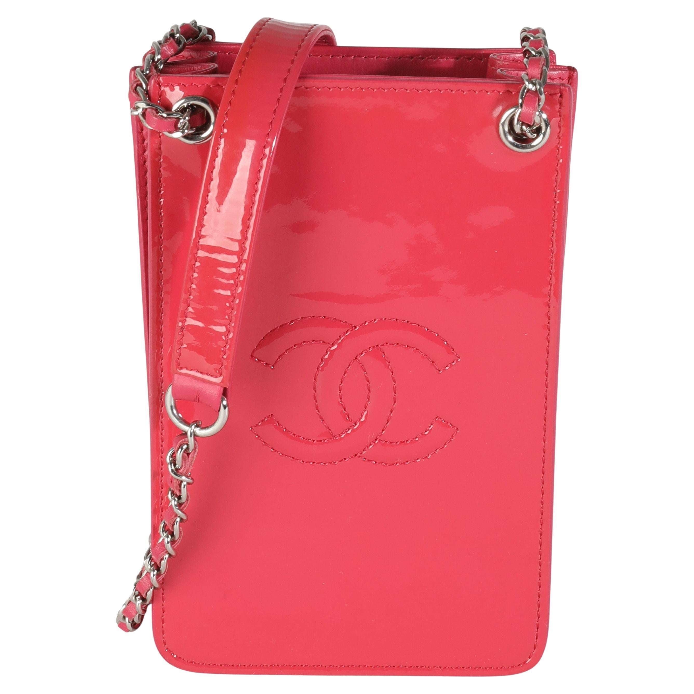 Portacellulare Chanel rosa con brevetto CC e catena