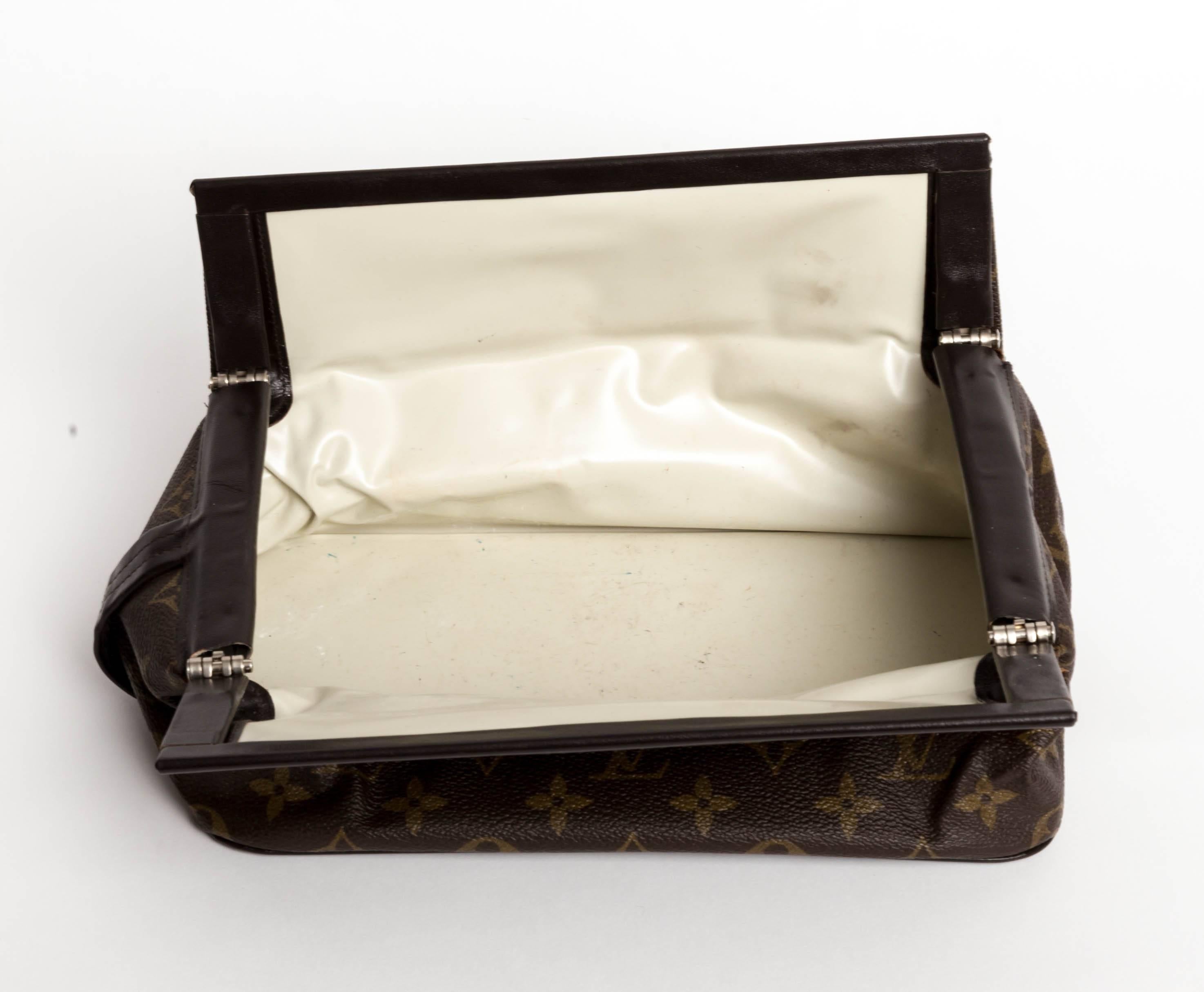 Vintage Louis Vuitton Dopp Kit with Dark Leather Trim.
This Dopp Kit was made by Louis Vuitton for Saks Fifth Avenue.
Some marks to interior and wear consistent with age.
This kit collapses to lay flat and when opened remains rigid so that it can be
