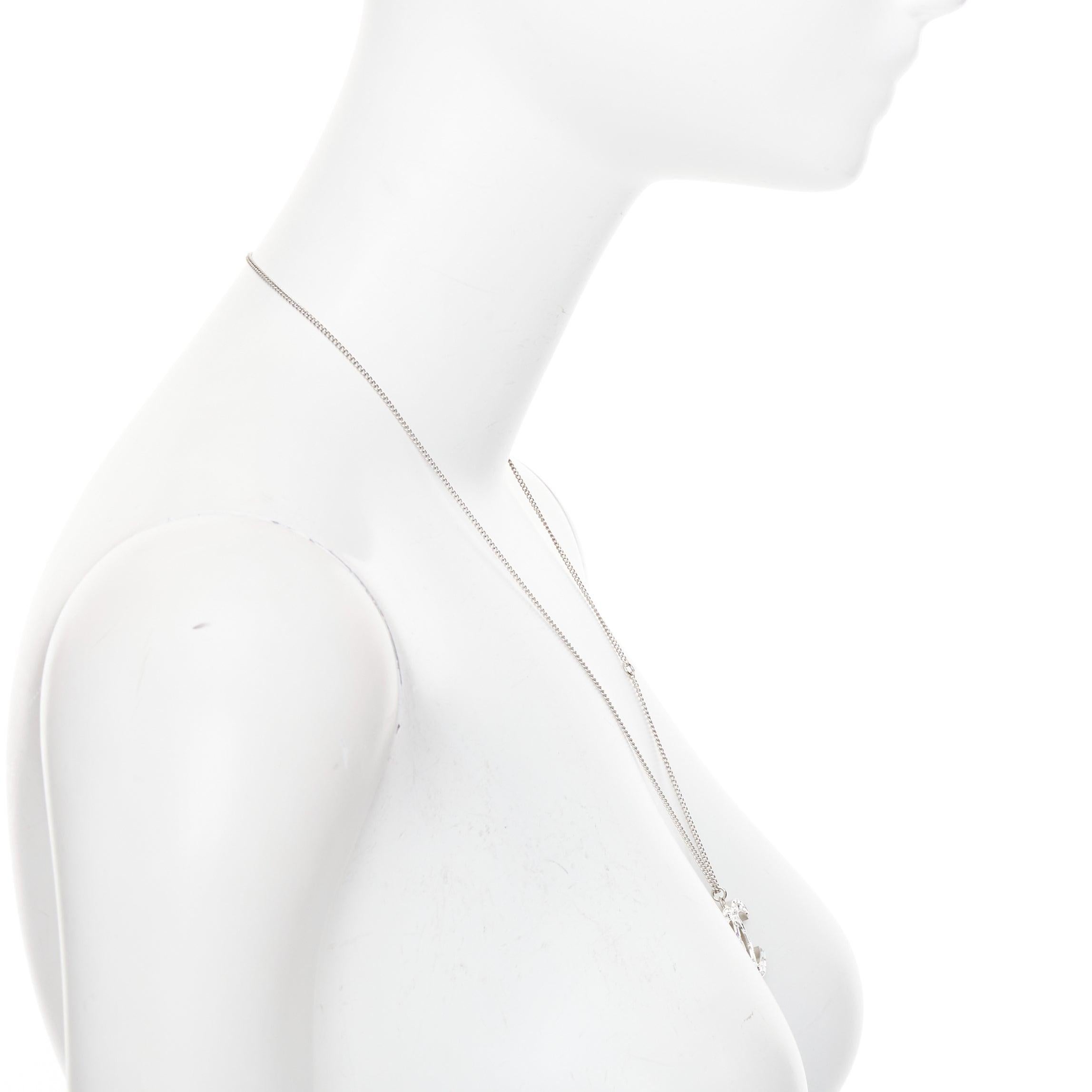 Donna Chanel 09A collana in resina verde argentata con pendente reversibile con pave di cristallo CC in vendita
