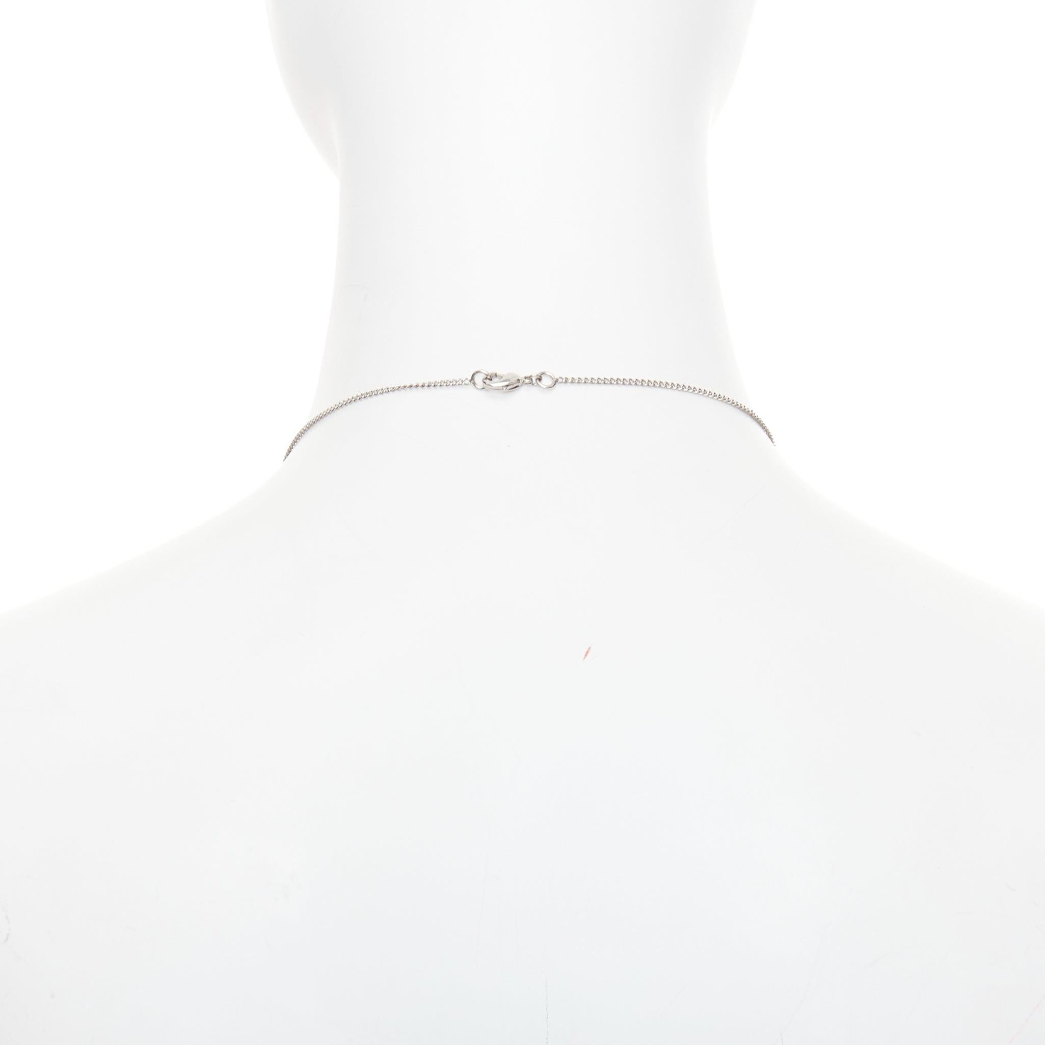 Chanel 09A collana in resina verde argentata con pendente reversibile con pave di cristallo CC in vendita 1