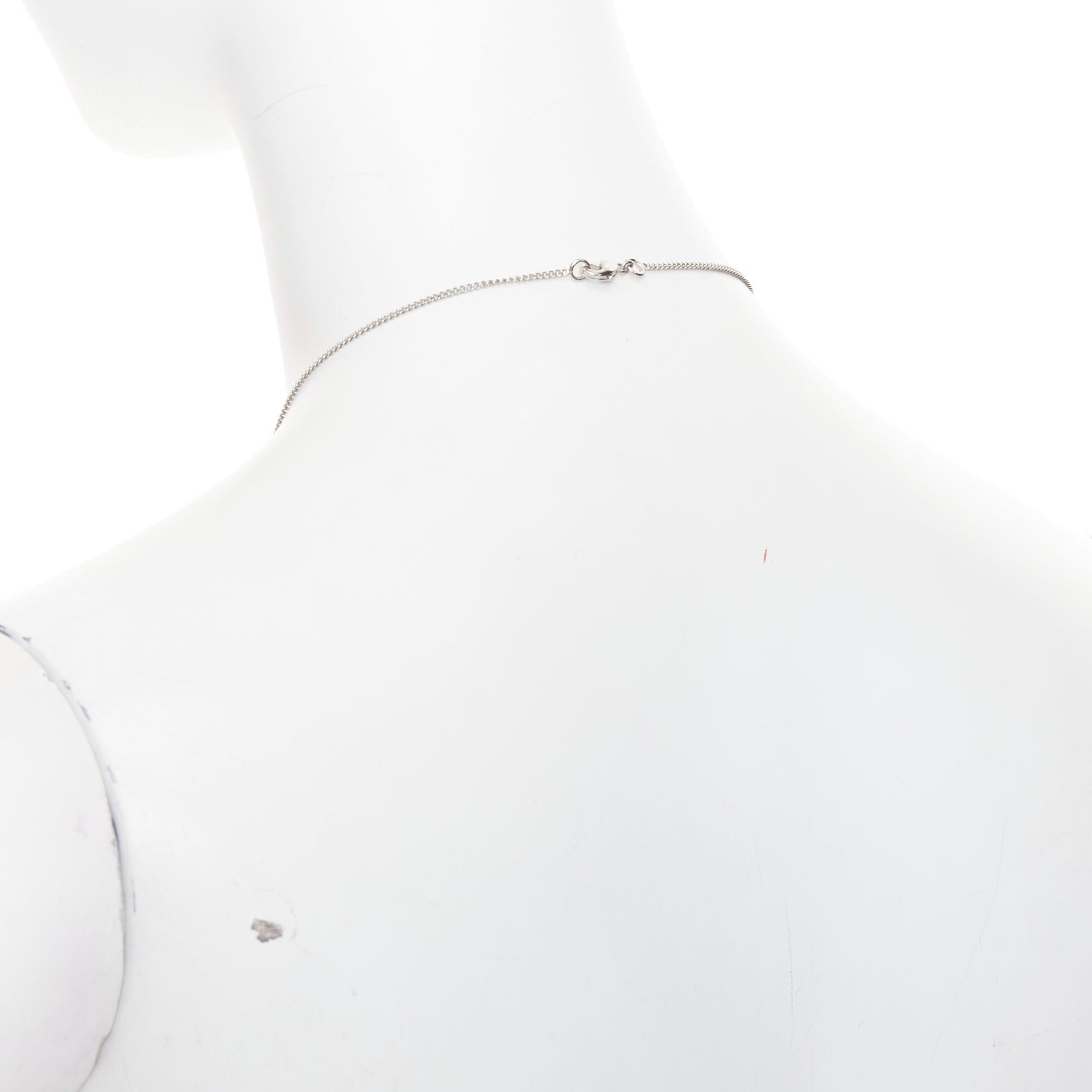 Chanel 09A collana in resina verde argentata con pendente reversibile con pave di cristallo CC in vendita 2