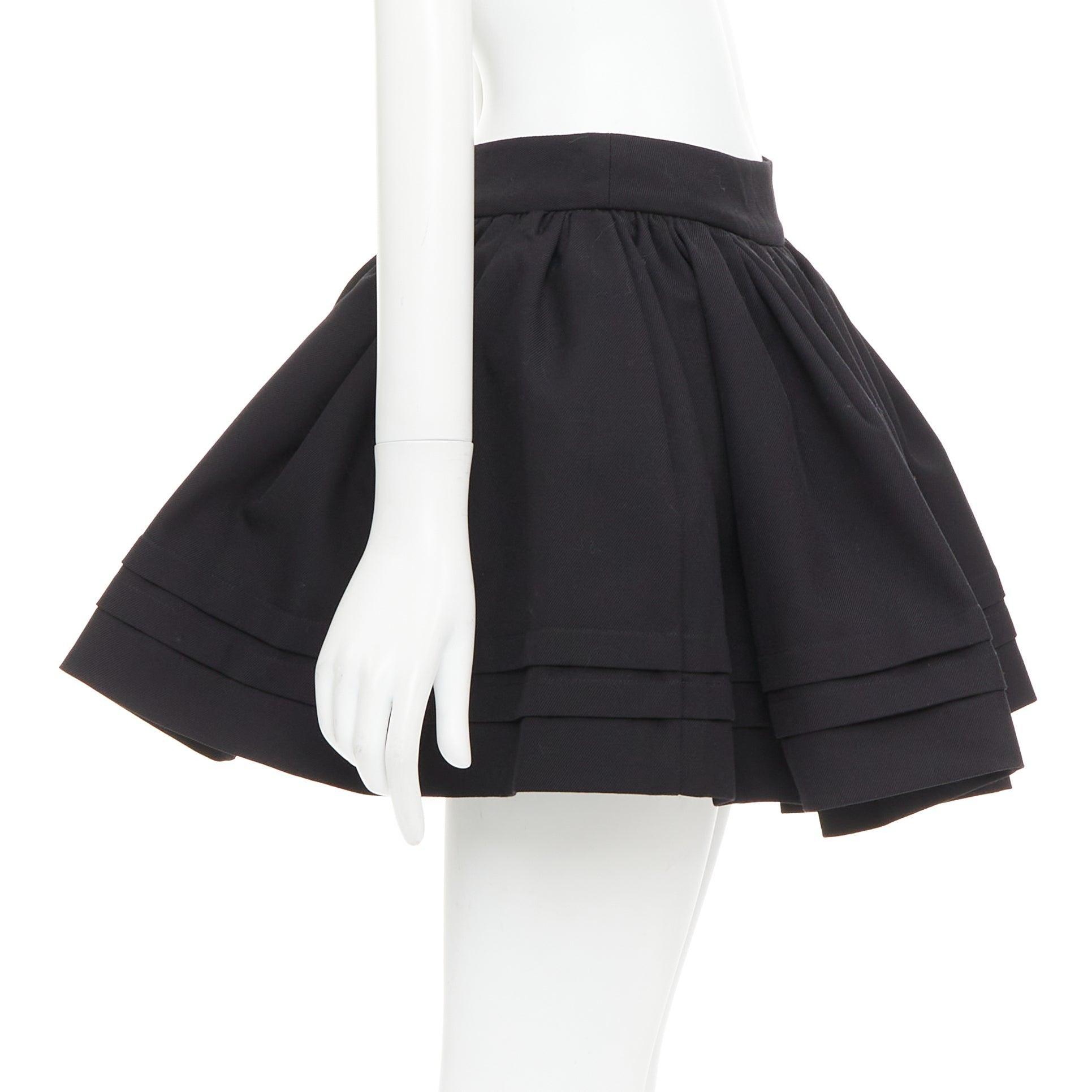 SHUSHU TONG Gonna svasata in lana e seta nera con tulle rigido foderato UK6 XS In condizioni ottime in vendita a Hong Kong, NT