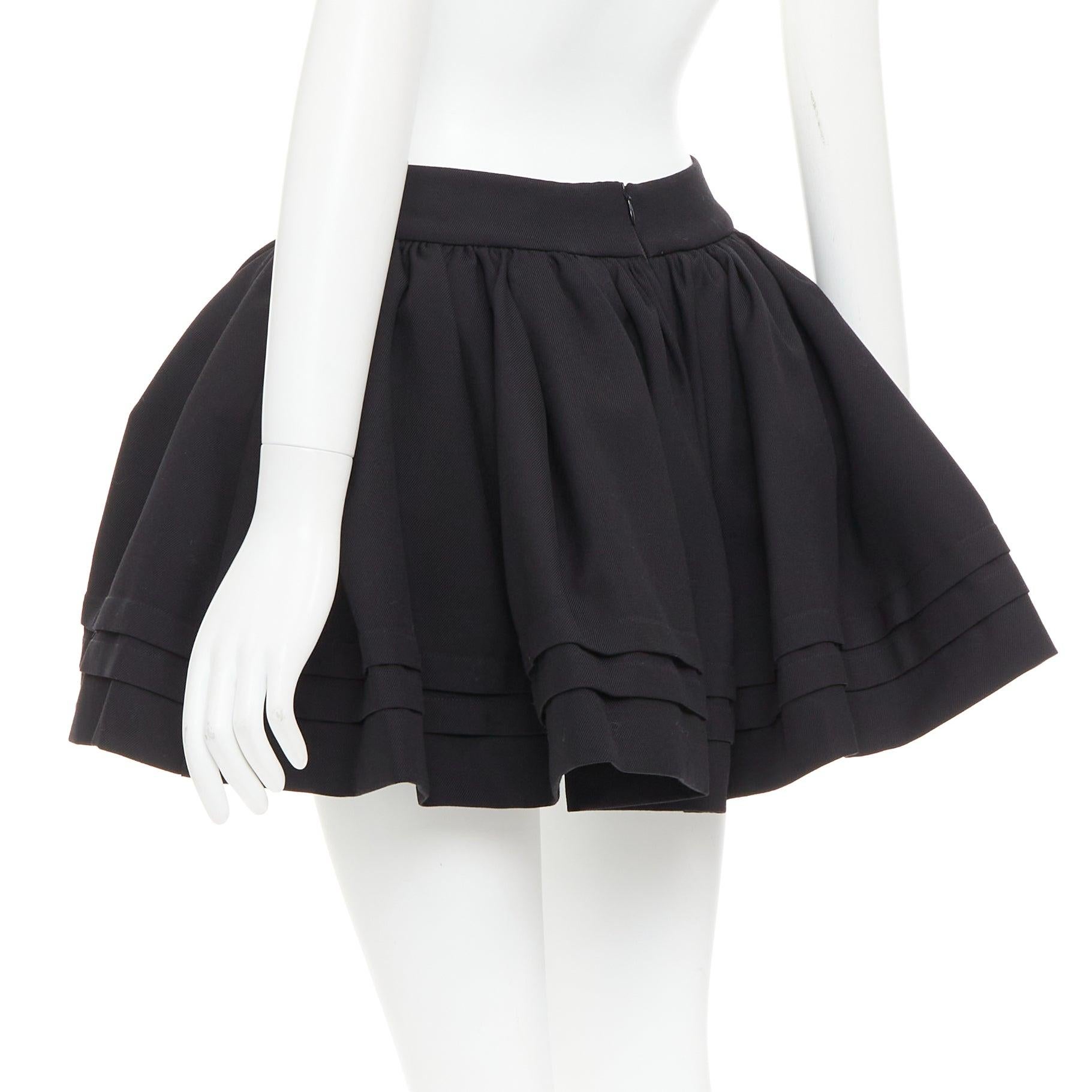 SHUSHU TONG Gonna svasata in lana e seta nera con tulle rigido foderato UK6 XS in vendita 1