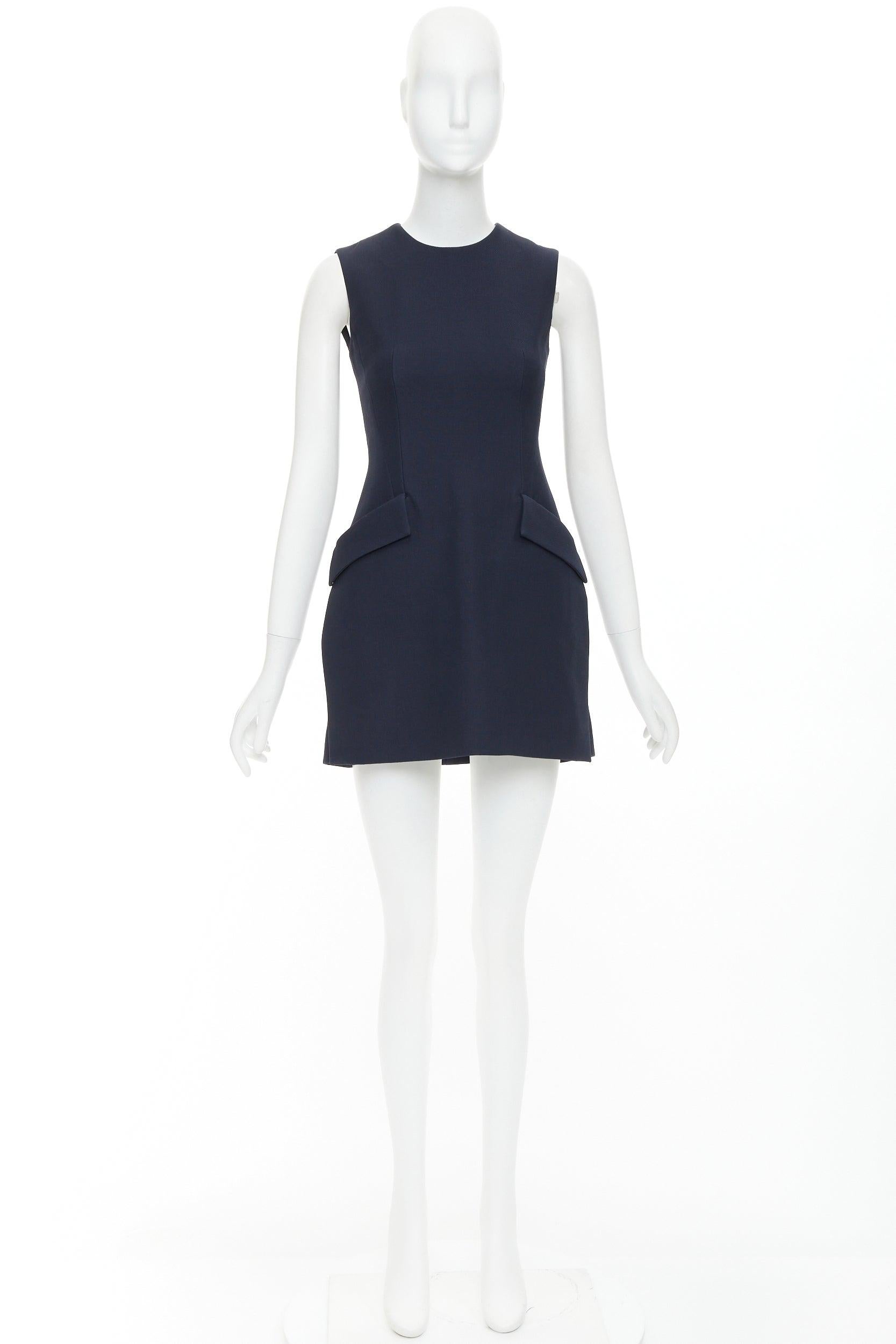 CHRISTIAN DIOR - Robe Aline sans manches en laine à poches à rabats et à fentes, FR34 XS en vente 4