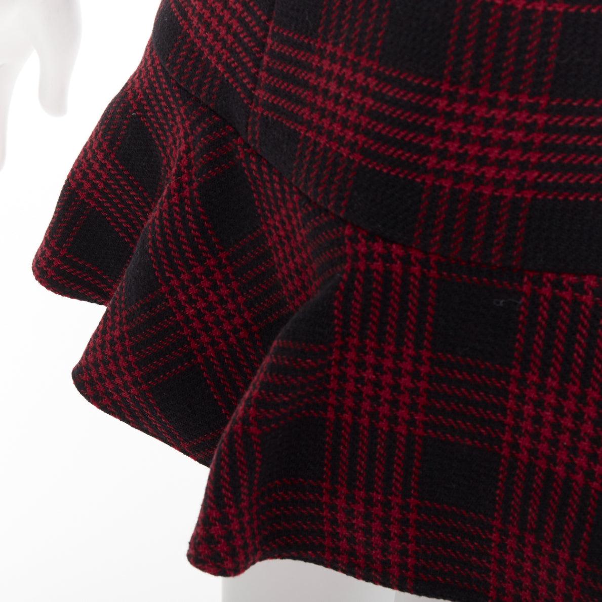 RED VALENTINO mini skort svasato a quadri in pied-de-poule rosso nero IT38 XS
Riferimento: AAWC/A01469
Marchio: Rosso Valentino
Materiale: Cotone, misto
Colore: Nero, Rosso
Modello: Pied de poule
Chiusura: zip
Fodera: Tessuto nero
Dettagli extra: