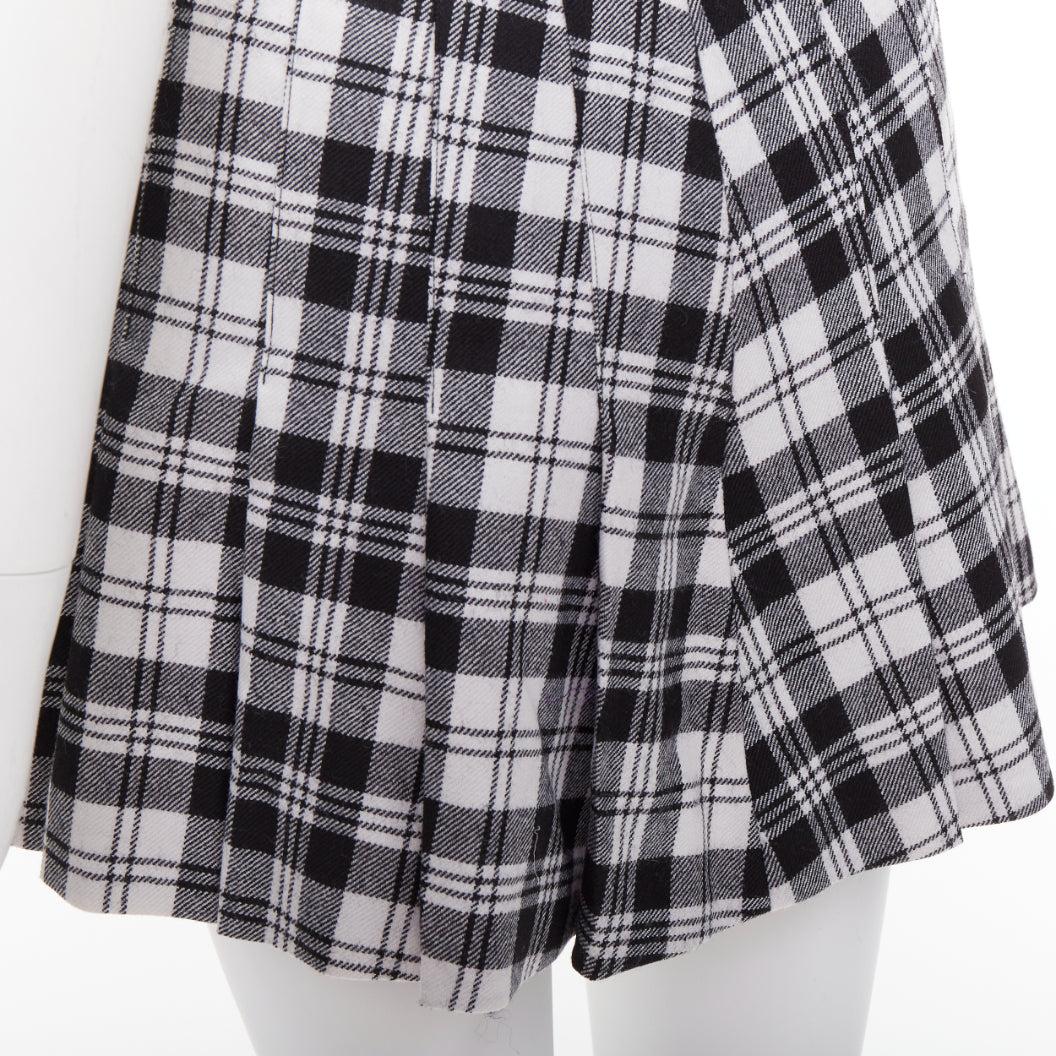 RED VALENTINO mini skort in tartan a quadri in 100% lana vergine IT38 XS in vendita 3