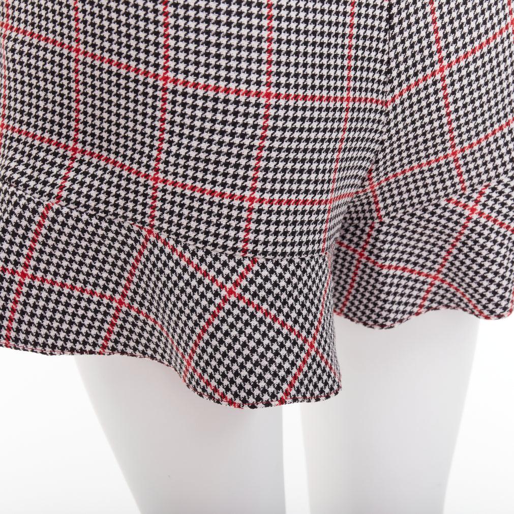 RED VALENTINO rouge noir imprimé pied-de-poule mini jupe évasée IT36 XXS
Référence : AAWC/A01471
Marque : Valentino Rouge
Matière : Coton, mélange
Couleur : rouge, noir
Motif : Pied de poule
Fermeture : Zip
Doublure : Tissu rouge
Détails