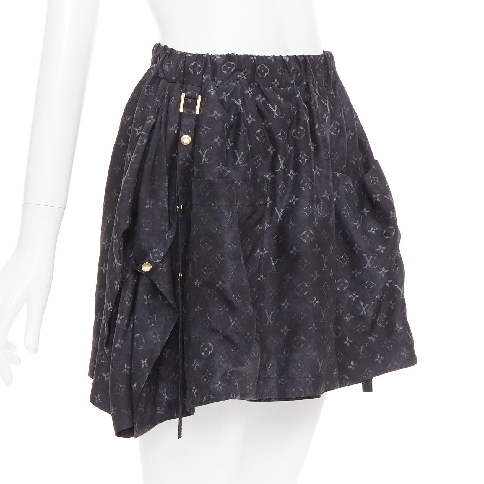 LOUIS VUITTON Monogram Cloud Pocket grau 100% Seide ausgestellter Minirock FR34 XS (Schwarz) im Angebot