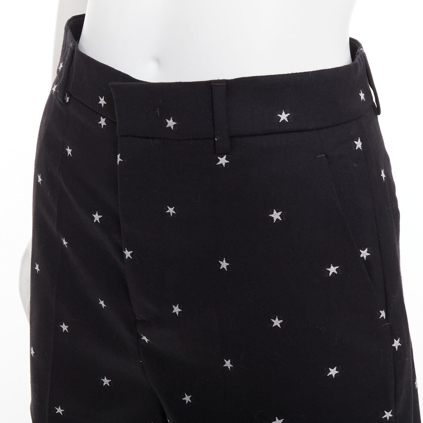 RED VALENTINO mini pantaloncini in misto lana con intarsio di stelle bianche e nere IT38 XS
Riferimento: AAWC/A01482
Marchio: Rosso Valentino
Materiale: Lana, misto
Colore: Nero, Bianco
Modello: Stella
Chiusura: Zip Fly
Dettagli extra: Tasche