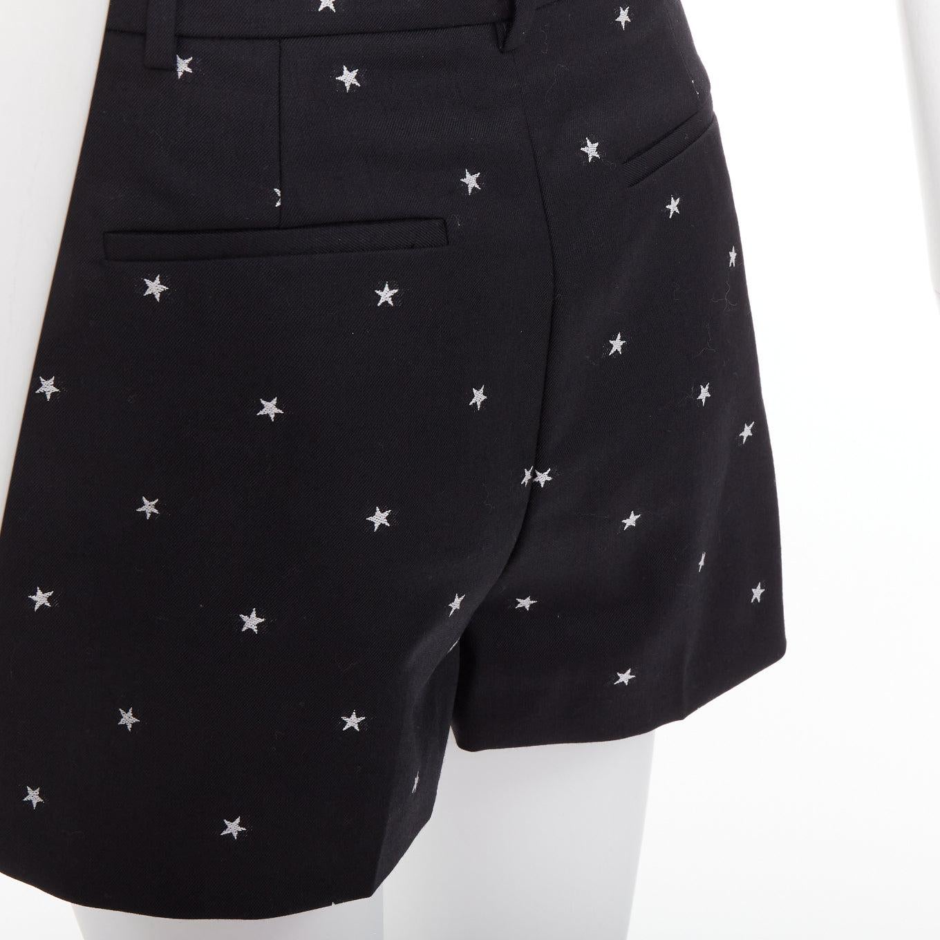 RED VALENTINO mini pantaloncini in misto lana con intarsio di stelle bianche e nere IT38 XS in vendita 3