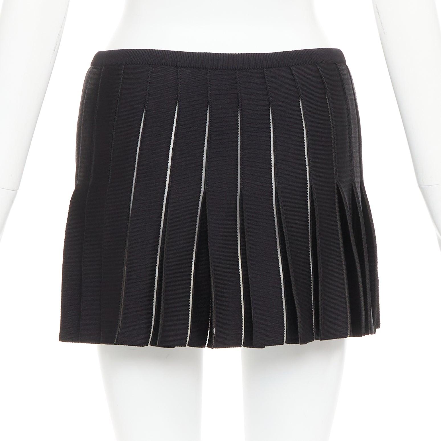 Mini jupe plissée en maille quadrillée à boutons de lion dorés noirs BALMAIN FR34 XS Pour femmes en vente