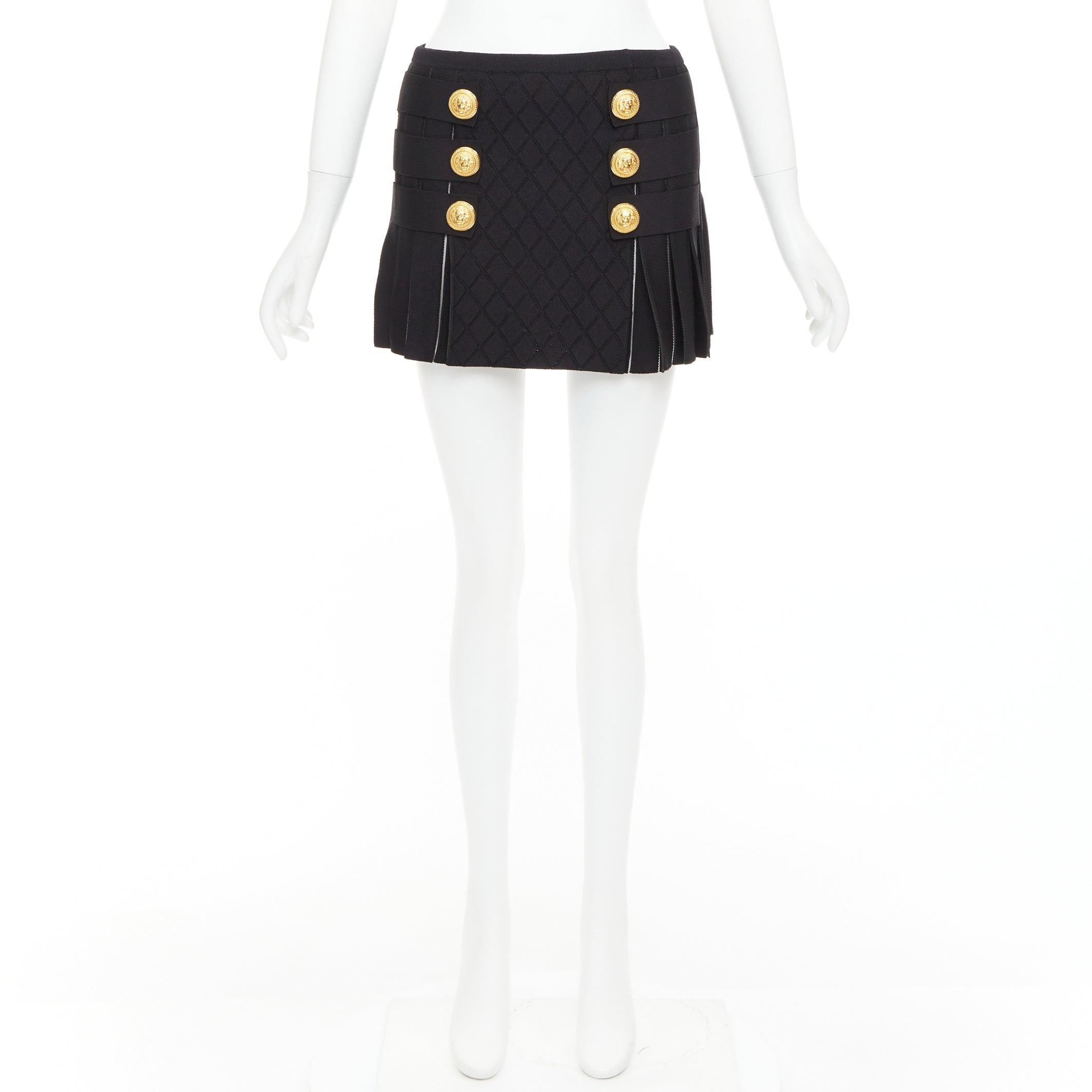 Mini jupe plissée en maille quadrillée à boutons de lion dorés noirs BALMAIN FR34 XS en vente 4
