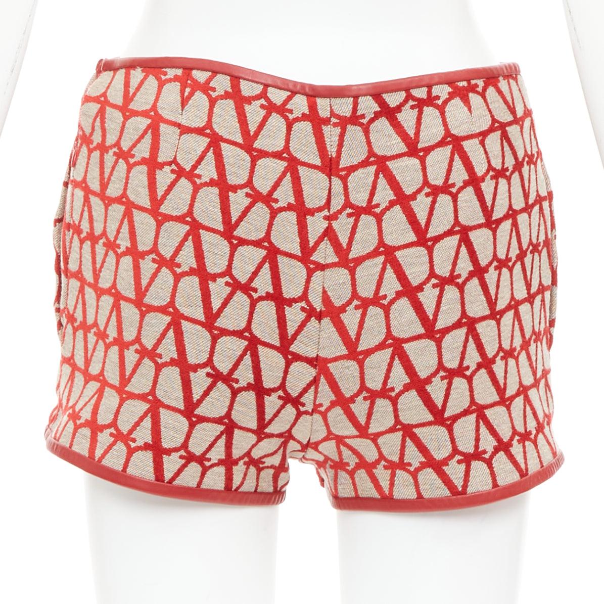 VALENTINO Toile Iconographe rot beige Logo-Lederbesatz Mini-Skort IT38 XS im Angebot 1