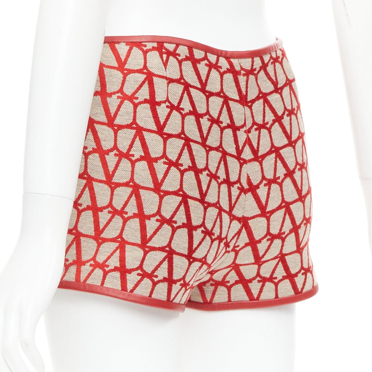 VALENTINO Toile Iconographe rot beige Logo-Lederbesatz Mini-Skort IT38 XS im Angebot 2