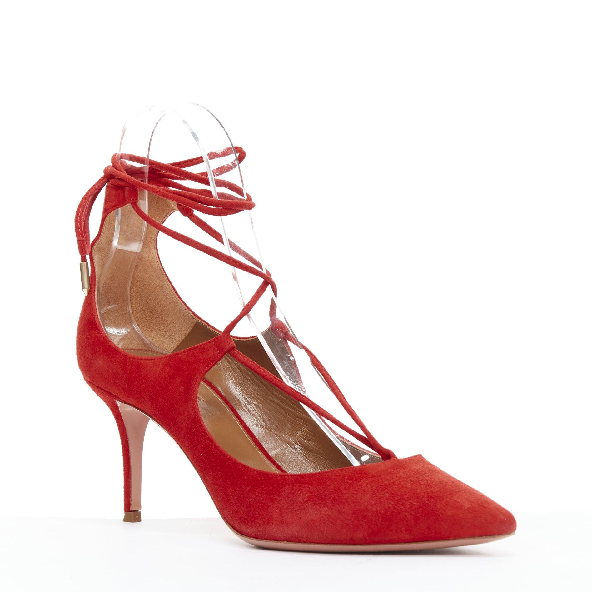 AQUAZZURA Christy 75 - Escarpins du milieu en daim rouge à lacets EU39,5
Référence : JHDN/A00043
Marque : Aquazzura
Modèle : Christie's 75
MATERIAL : Suède
Couleur : Rouge
Motif : Solide
Fermeture : Up&Up
Doublure : Cuir nude
Fabriqué en :