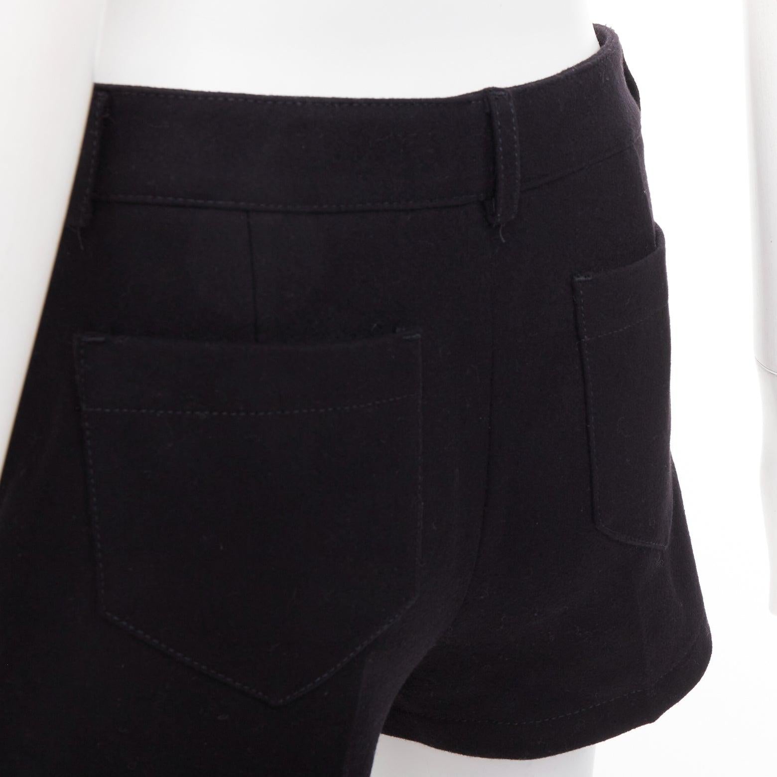 RED VALENTINO schwarze Wollmischung goldene Logo-Knöpfe Mini-Shorts IT38 XS im Angebot 3