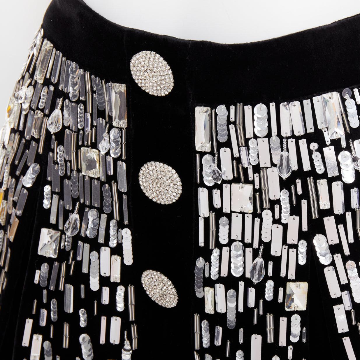 Balmain Skater impreziosito nero argento perline paillettes flare mini gonna FR34 XS
Riferimento: AAWC/A01453
Marchio: Balmain
Designer: Olivier Rousteing
Modello: Skater impreziosito
Materiale: Velluto
Colore: Nero, Silver
Modello: