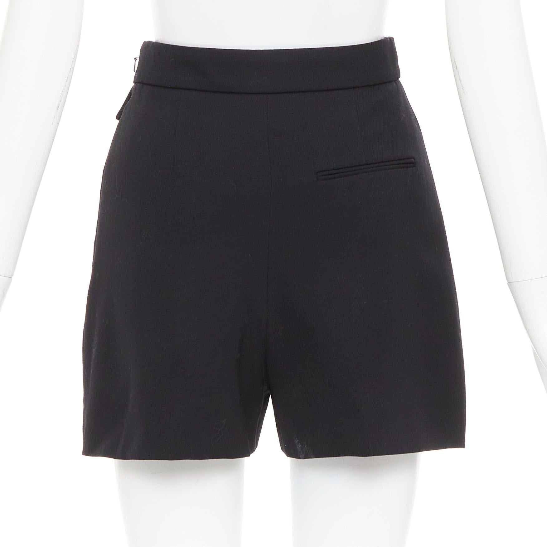 Donna Alexander McQueen 2021 pantaloncini neri con pannelli asimmetrici e multi bottoni IT36 XXS in vendita