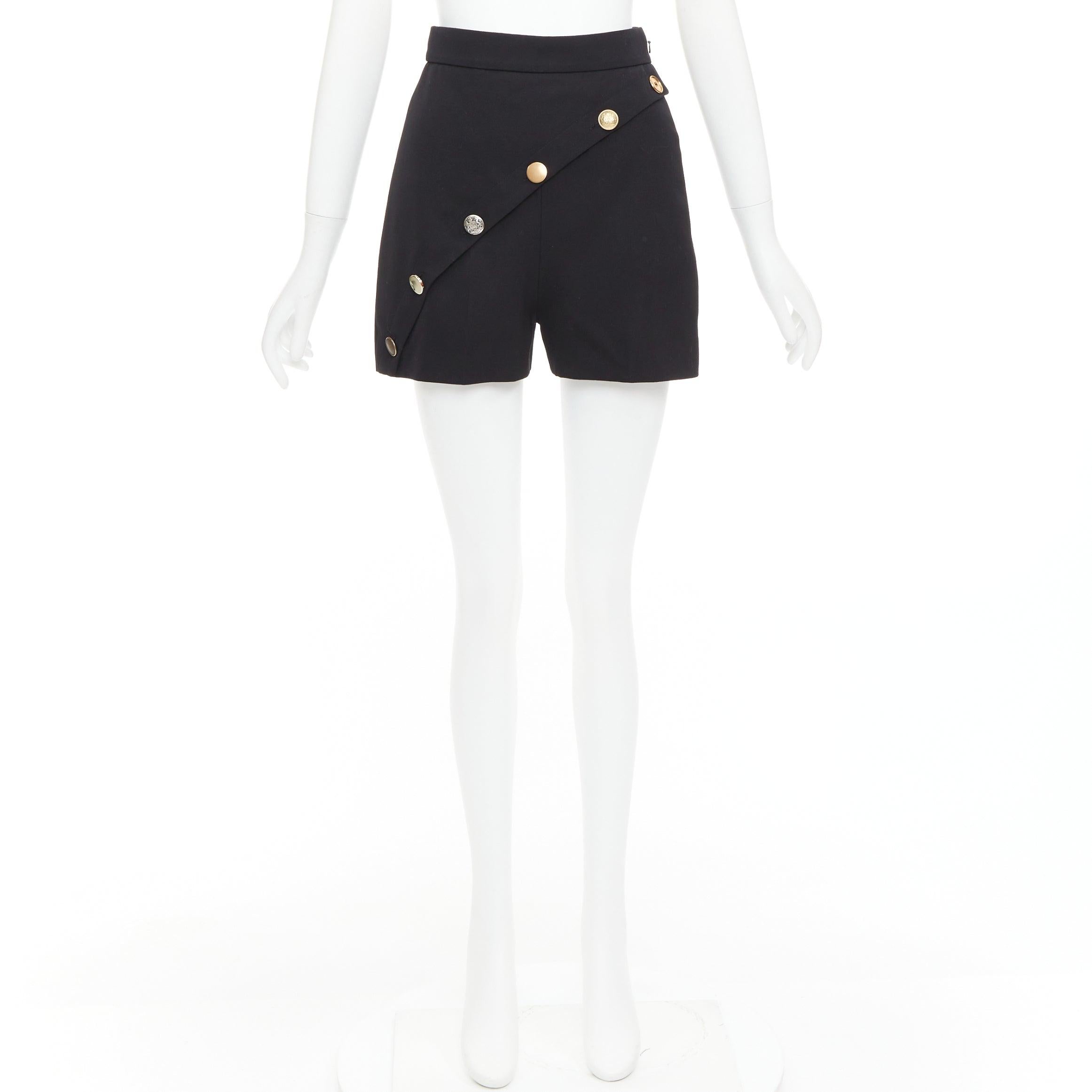 Alexander McQueen 2021 pantaloncini neri con pannelli asimmetrici e multi bottoni IT36 XXS in vendita 4