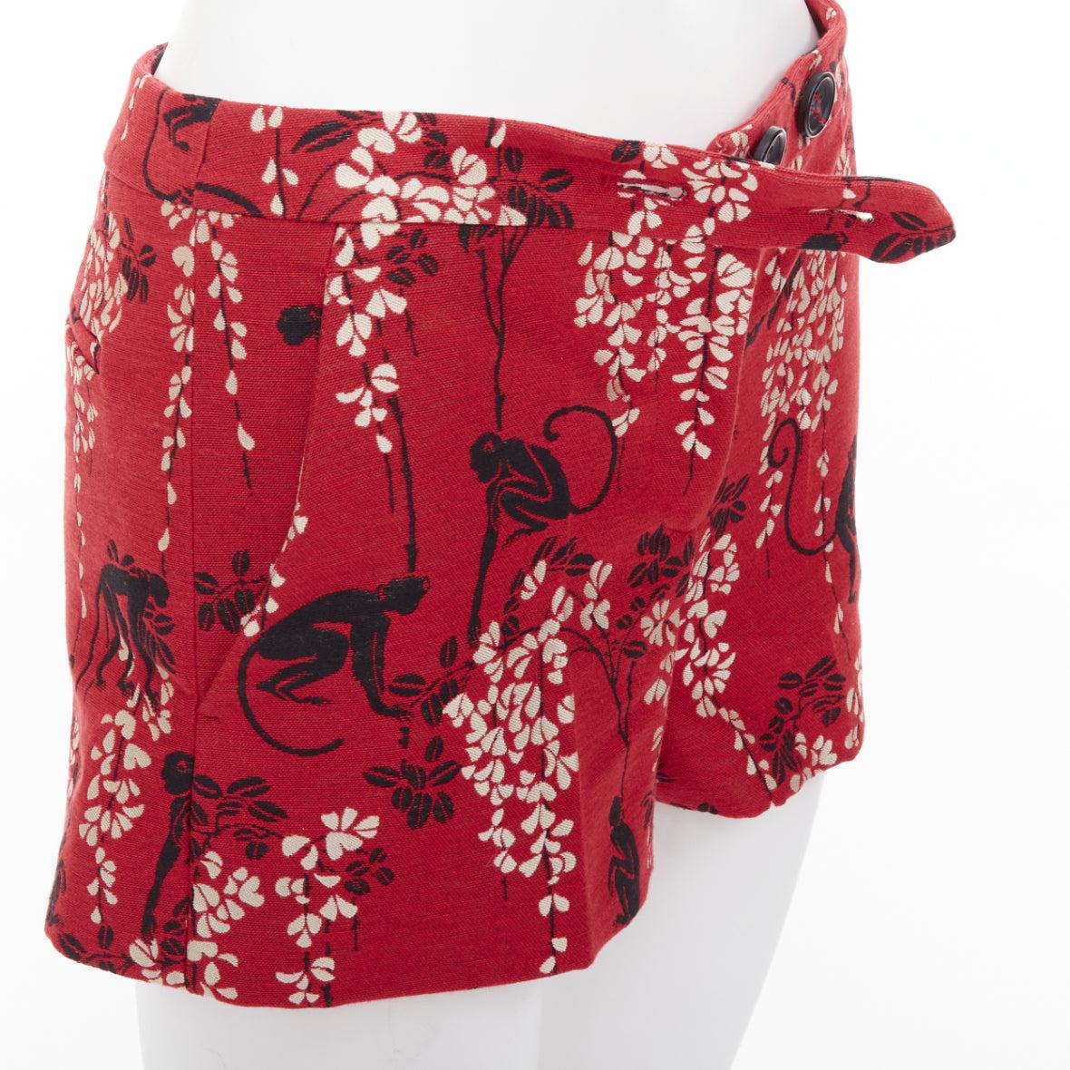 RED VALENTINO - Mini short en jacquard de coton mélangé avec des fleurs de singe rouge IT38 XS en vente 3