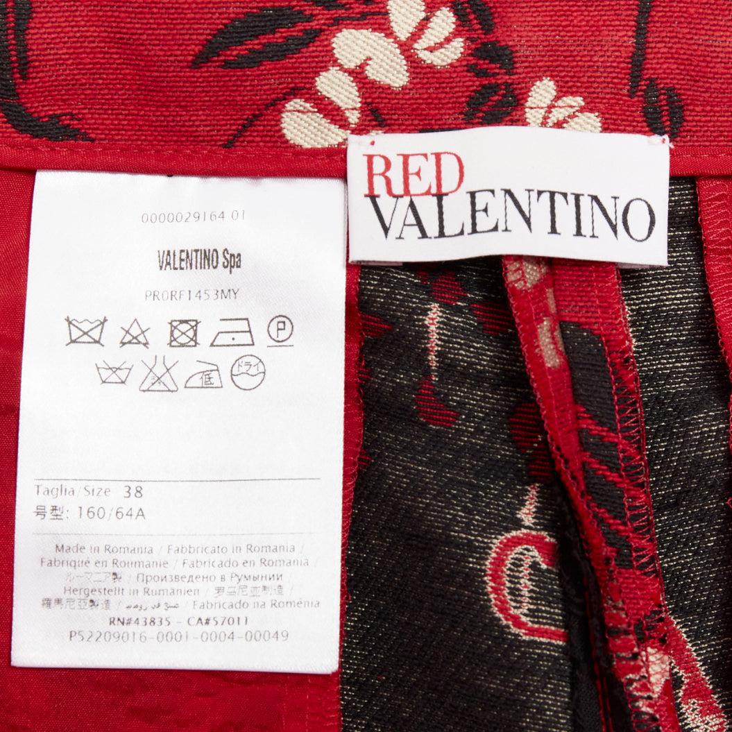 RED VALENTINO - Mini short en jacquard de coton mélangé avec des fleurs de singe rouge IT38 XS en vente 4