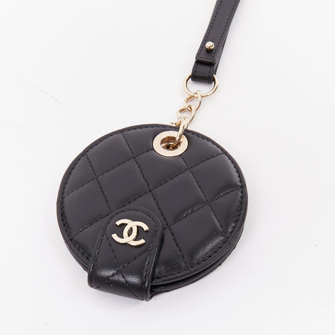 Chanel nero trapuntato in pelle d'agnello CC logo catena rotonda etichetta per bagagli In condizioni buone in vendita a Hong Kong, NT