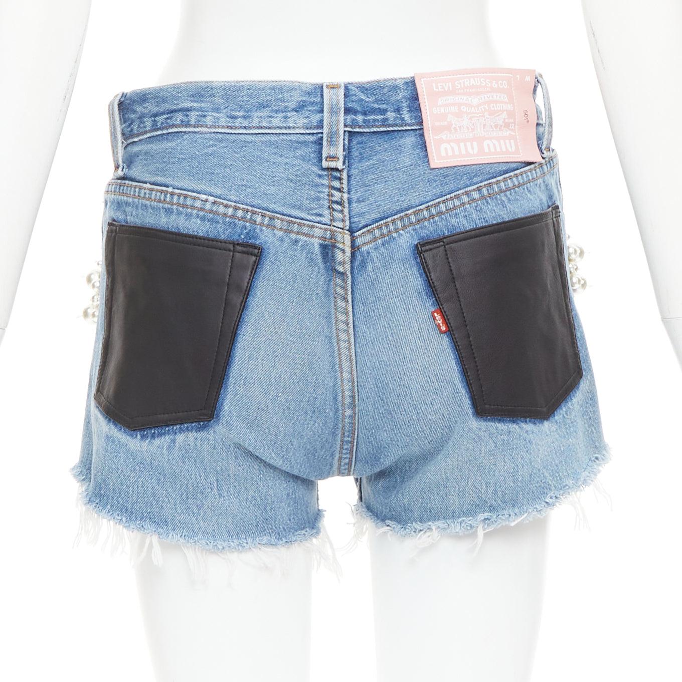 selten MIU MIU LEVI'S 2021 gewaschener Denim mit Perlenverzierung abgeschnittene Shorts 25