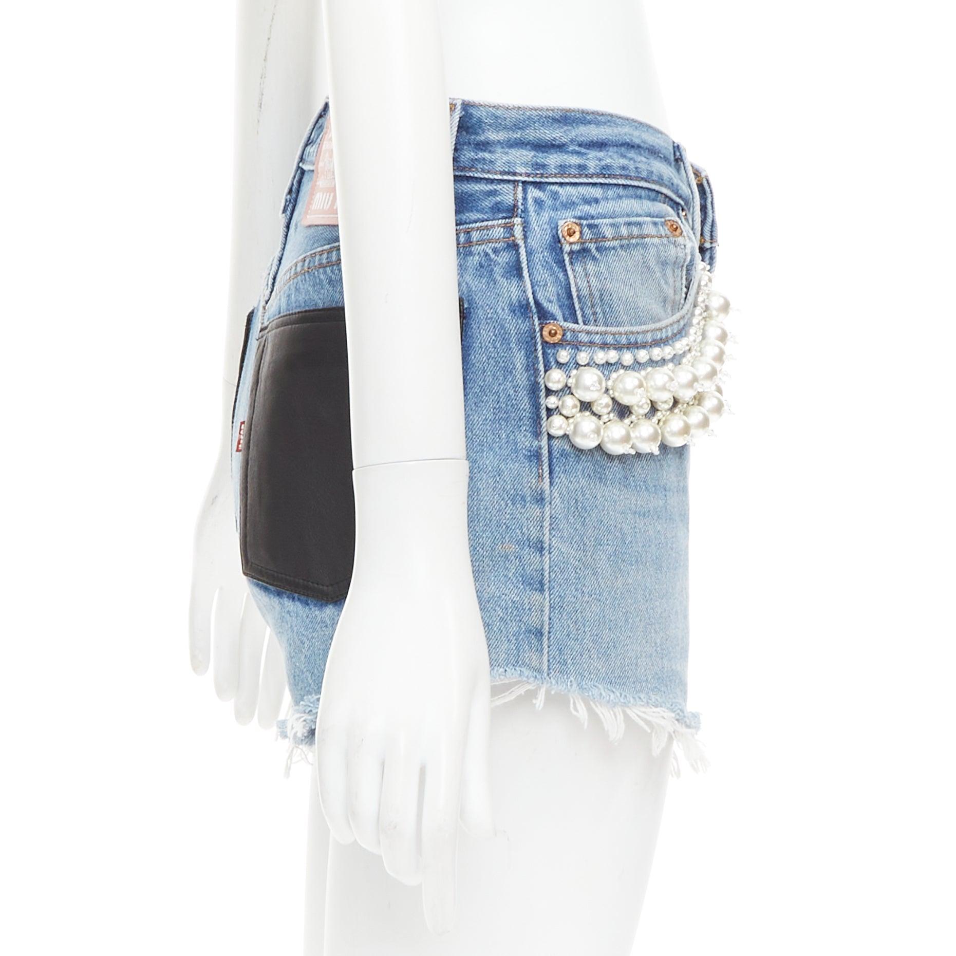 selten MIU MIU LEVI'S 2021 gewaschener Denim mit Perlenverzierung abgeschnittene Shorts 25