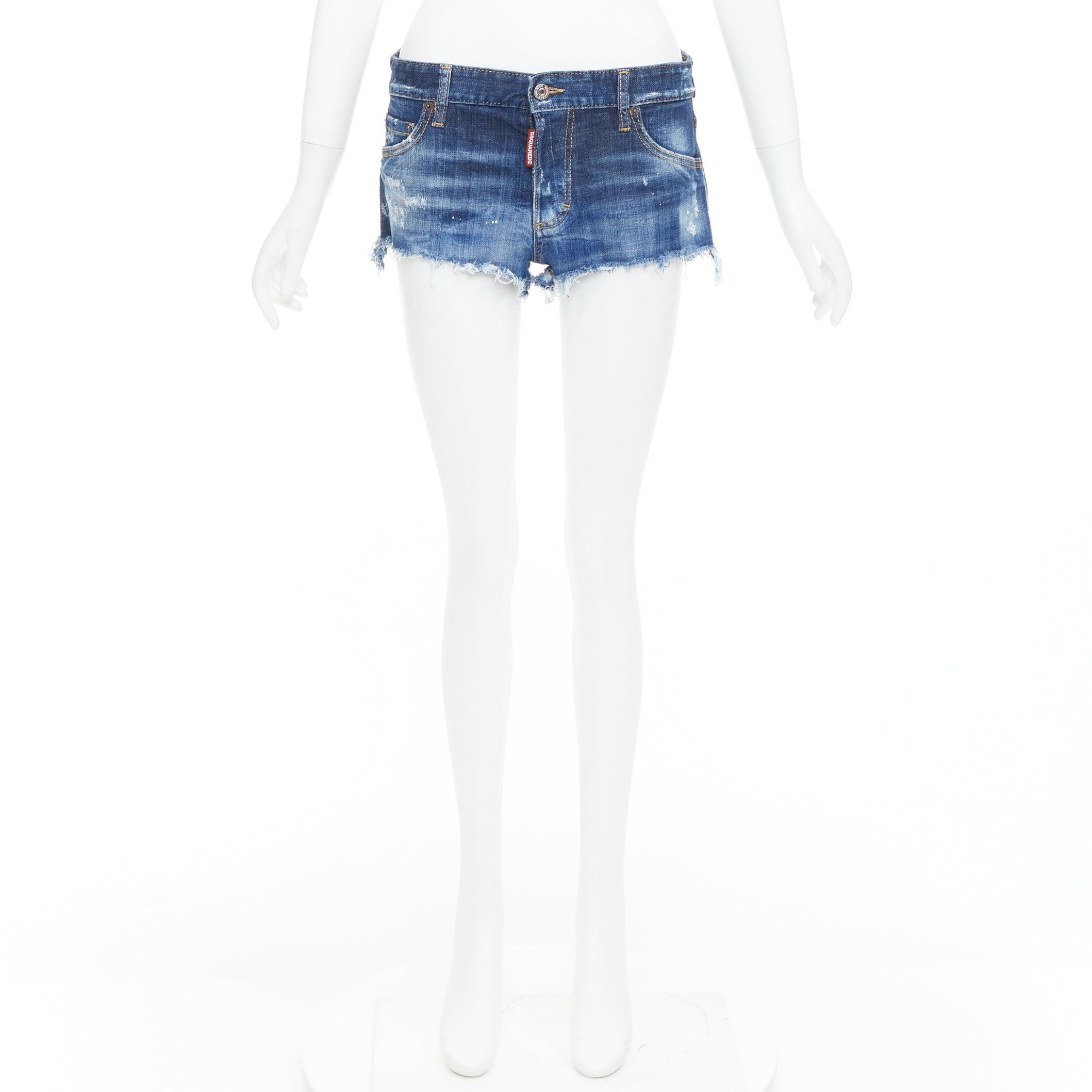 Dsquared2 pantaloncini tagliati in denim blu scuro lavato e dipinto IT38 XS in vendita 4