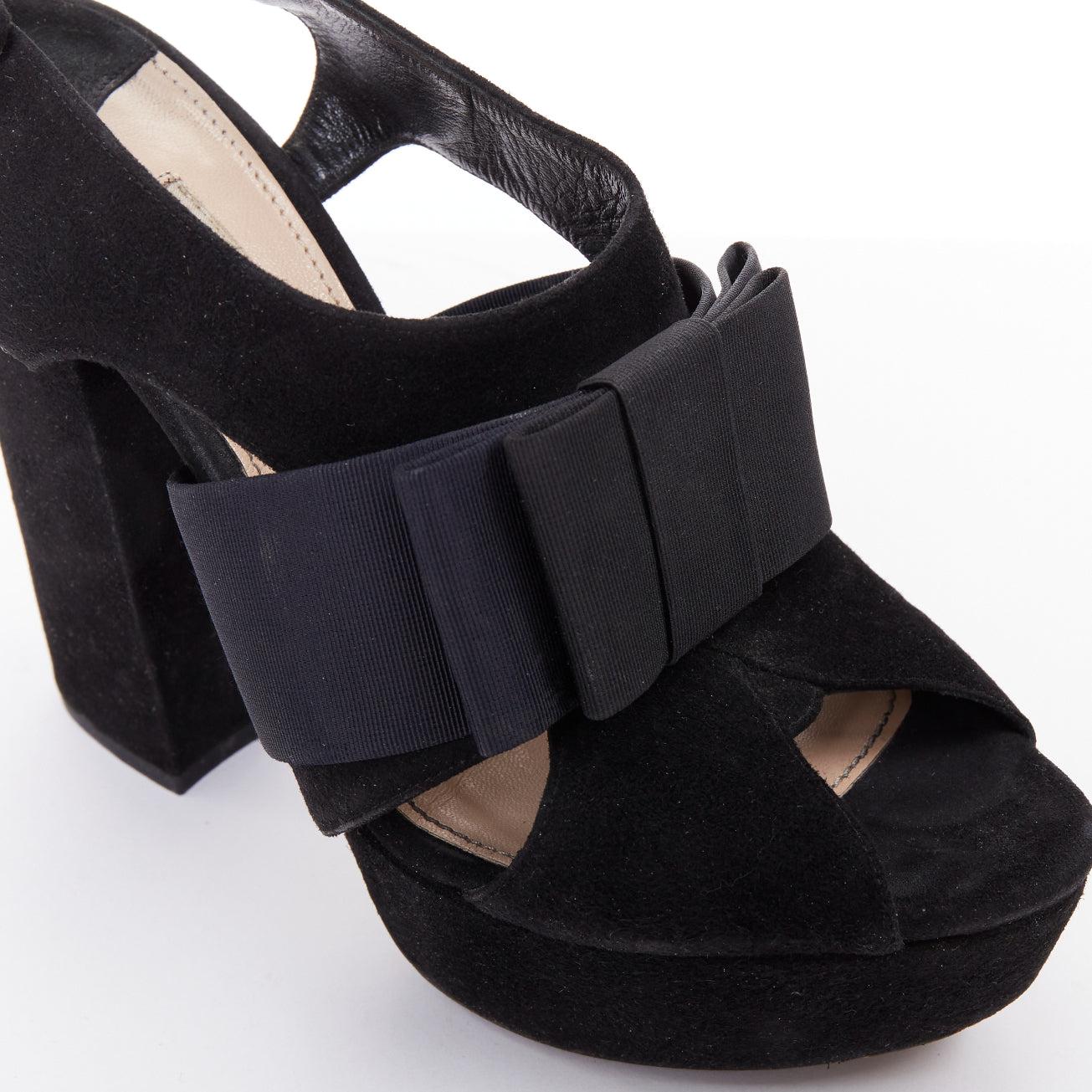MIU MIU nero in pelle scamosciata con fiocco origami e tacchi a spillo EU35 in vendita 2