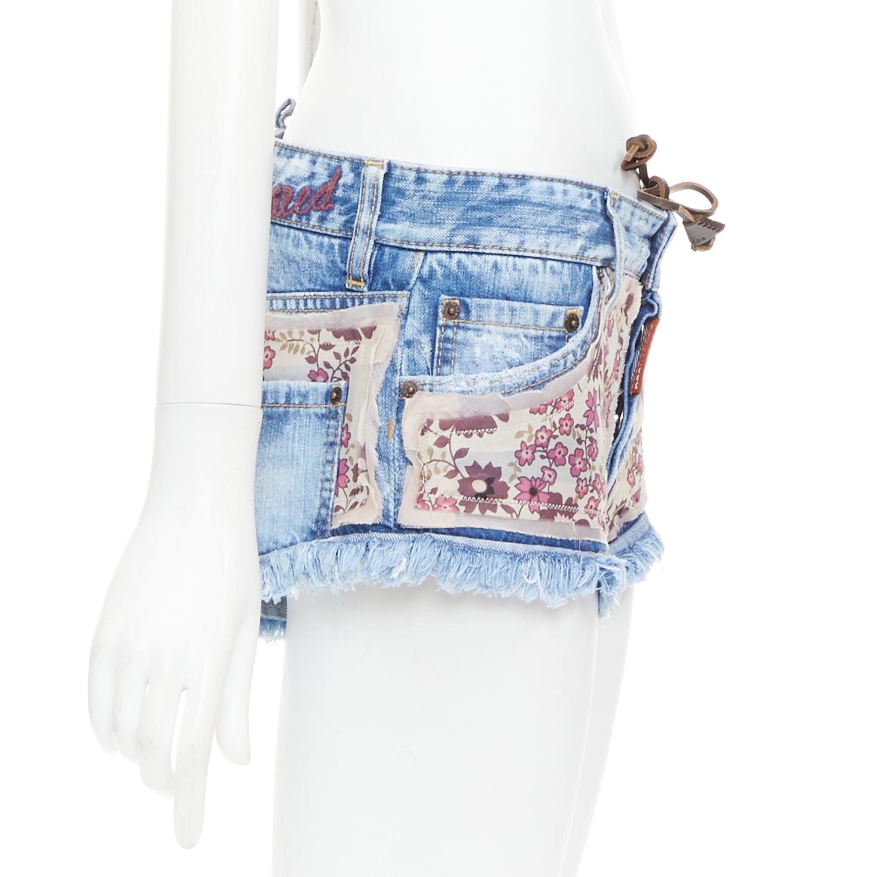 Dsquared2 mini pantaloncini rosa con patch floreale e logo in denim blu IT38 XS In condizioni ottime in vendita a Hong Kong, NT