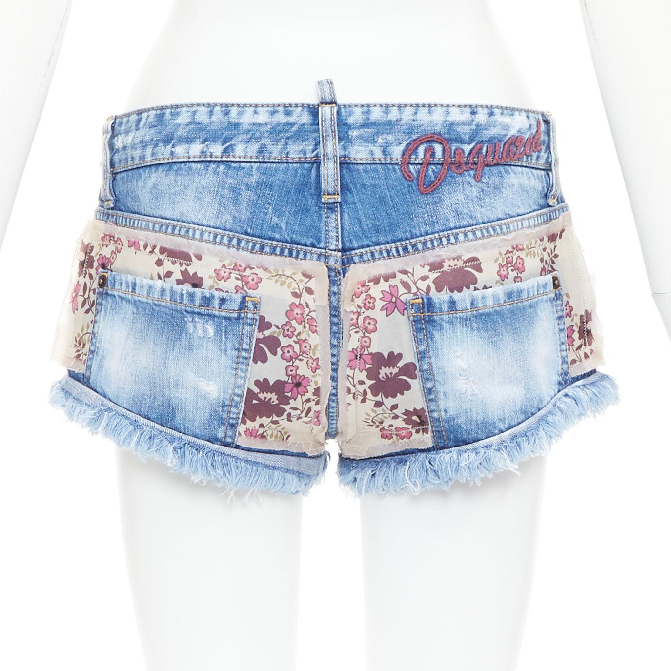 Donna Dsquared2 mini pantaloncini rosa con patch floreale e logo in denim blu IT38 XS in vendita