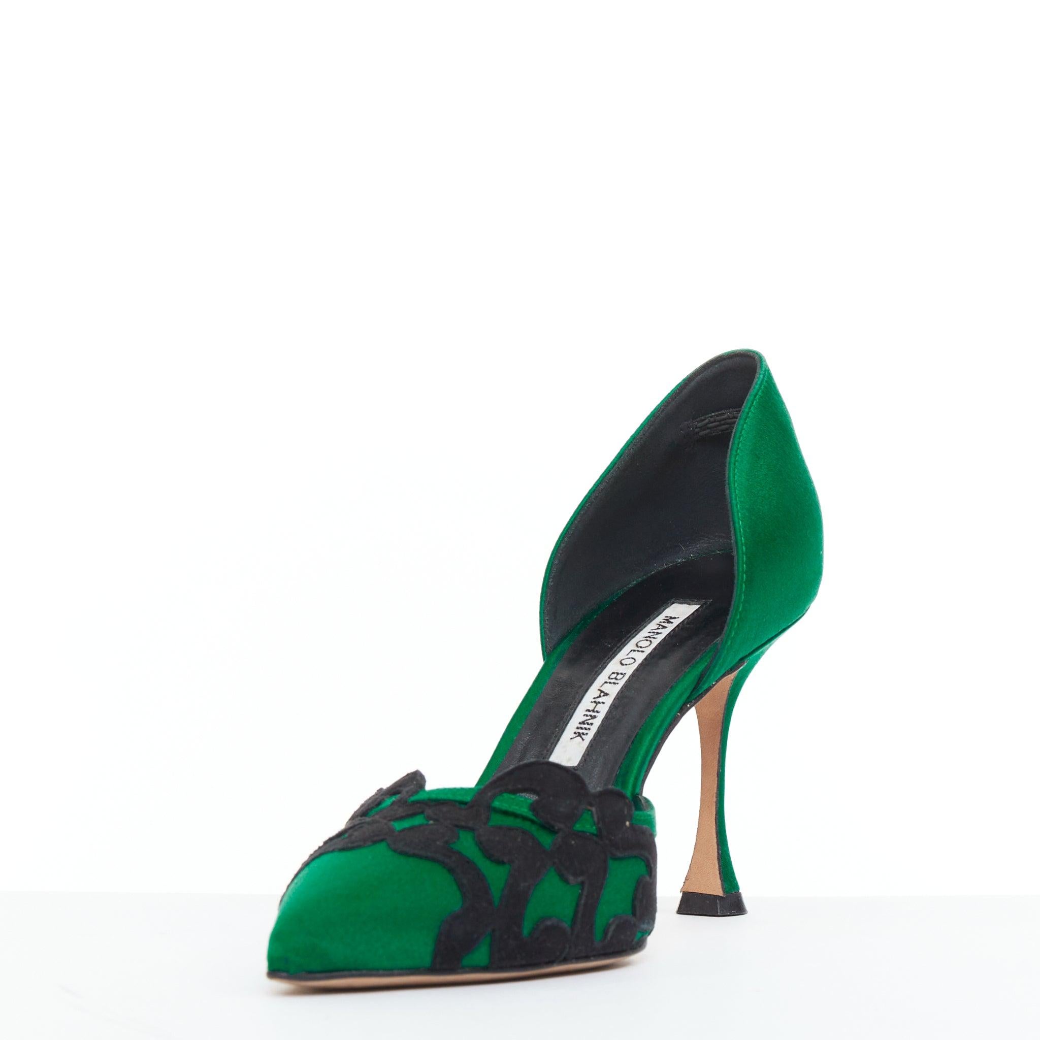 MANOLO BLAHNIK Décolleté vintage in raso verde e pizzo nero con rocchetto, EU35 In condizioni ottime in vendita a Hong Kong, NT