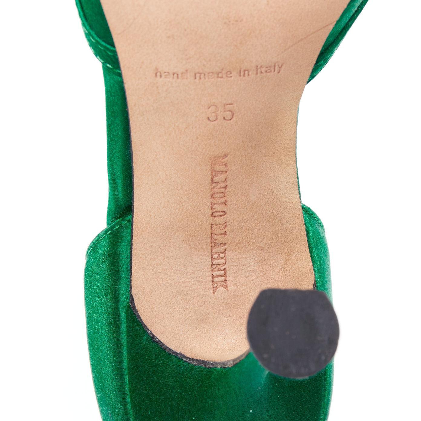 MANOLO BLAHNIK Décolleté vintage in raso verde e pizzo nero con rocchetto, EU35 in vendita 5