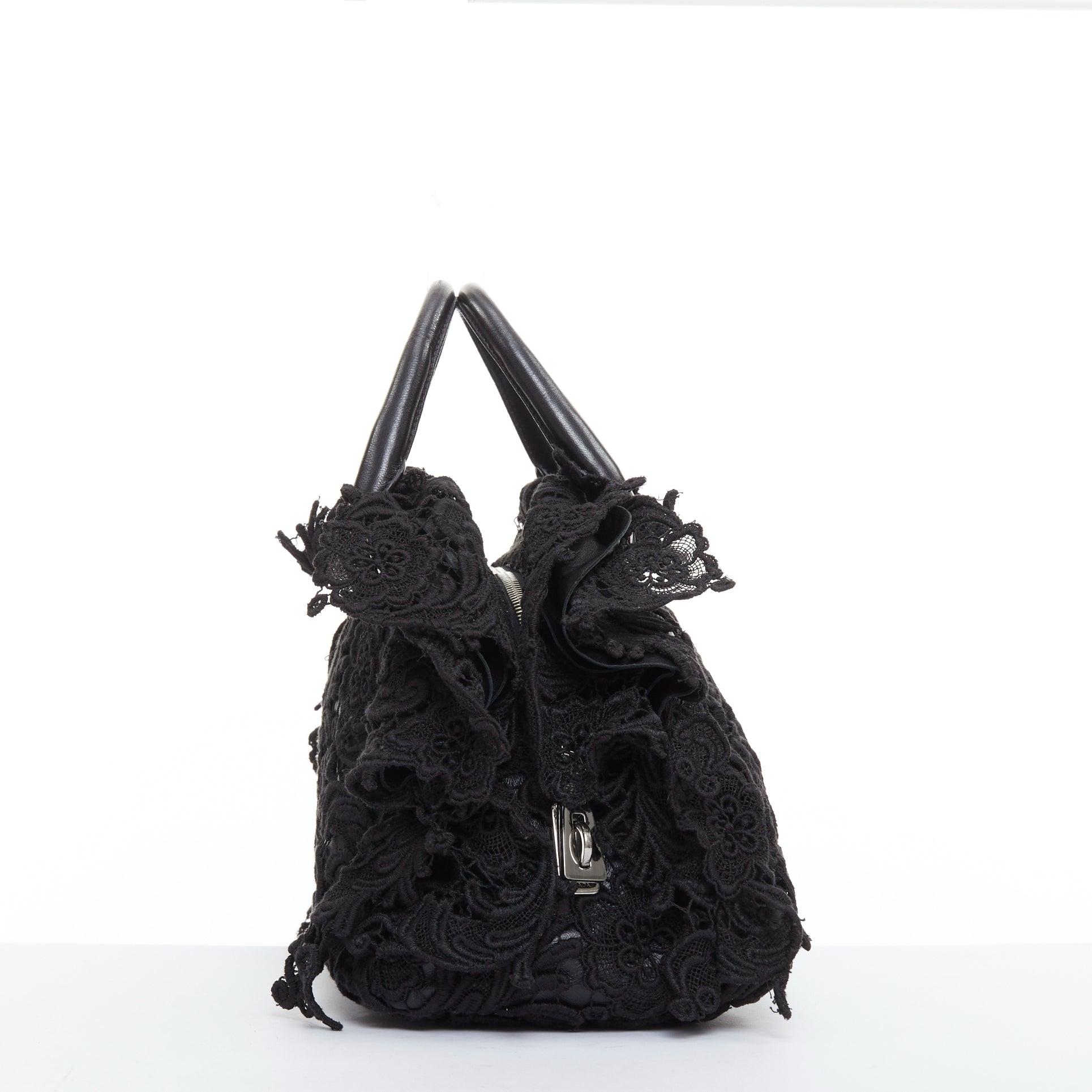 PRADA 2008 Spitze Pizzo S Bowler schwarz Spitze Overlay Leder Silber Reißverschluss Tasche im Zustand „Gut“ im Angebot in Hong Kong, NT