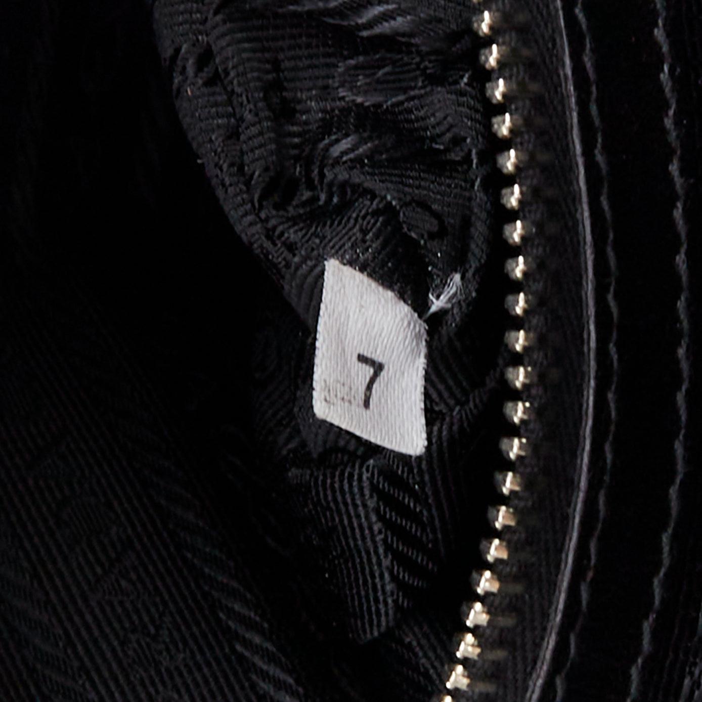 PRADA 2008 Spitze Pizzo S Bowler schwarz Spitze Overlay Leder Silber Reißverschluss Tasche im Angebot 6
