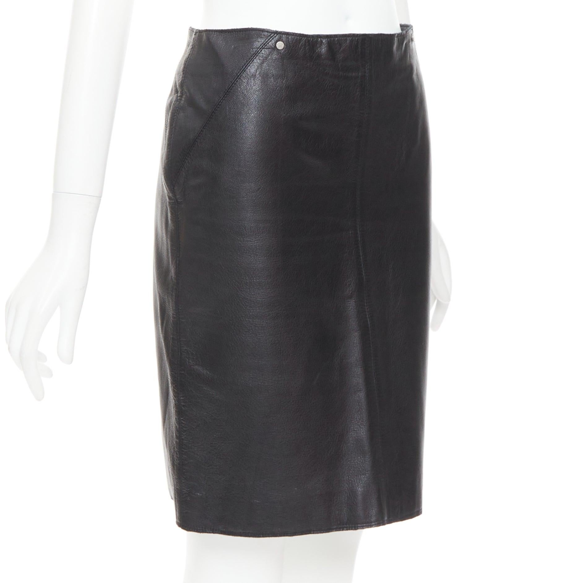 Noir VERSACE SPORT Jupe crayon en cuir noir imprimé méduse Vintage IT40 S en vente