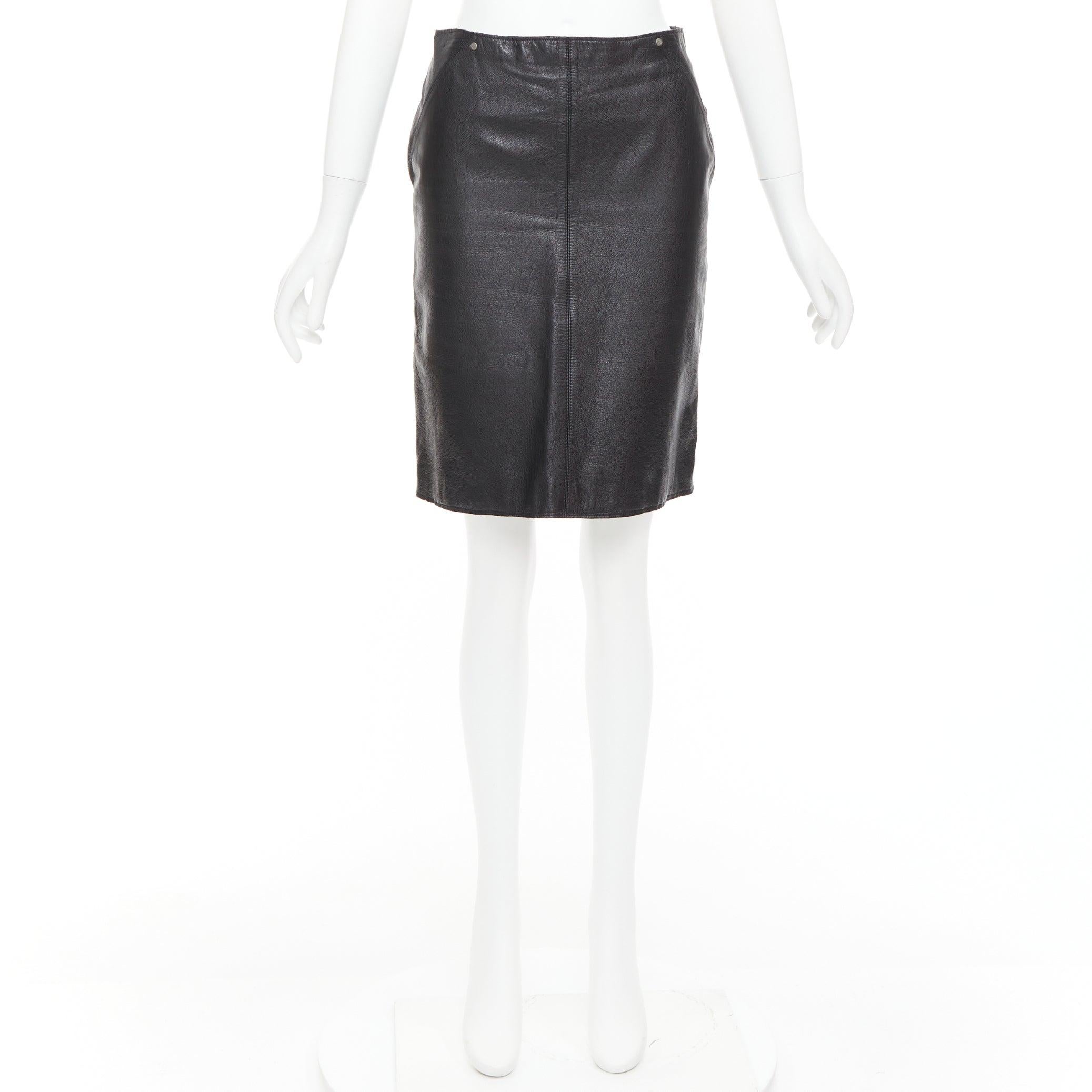 VERSACE SPORT Jupe crayon en cuir noir imprimé méduse Vintage IT40 S en vente 4