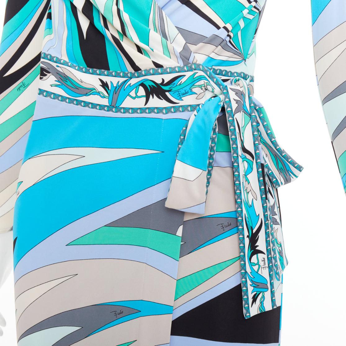 EMILIO PUCCI blau teal nude twirl print Viskose Krawatte Wrap Kleid IT38 XS
Referenz: CC/A00449
Marke: Emilio Pucci
MATERIAL: Viskose
Farbe: Blau, Grün
Muster: Geometrisch
Verschluss: Wrap Tie
Zusätzliche Details: Bund mit kontrastierendem