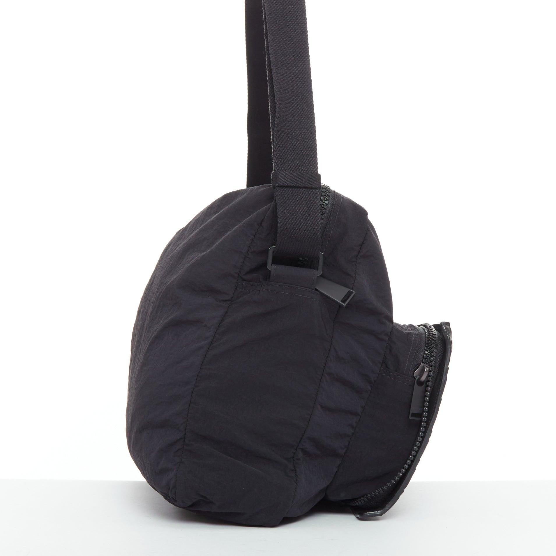 BOTTEGA VENETA Intrecciato Sac messager pliable en nylon noir et cuir tressé Bon état - En vente à Hong Kong, NT