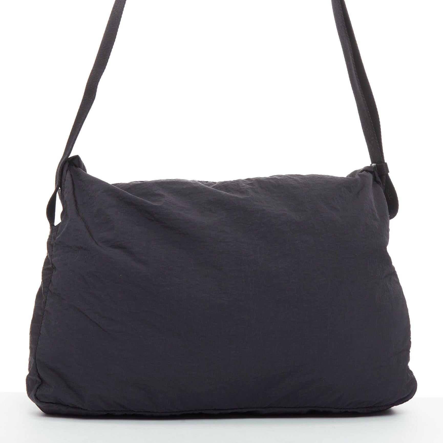 BOTTEGA VENETA Intrecciato Sac messager pliable en nylon noir et cuir tressé Pour hommes en vente