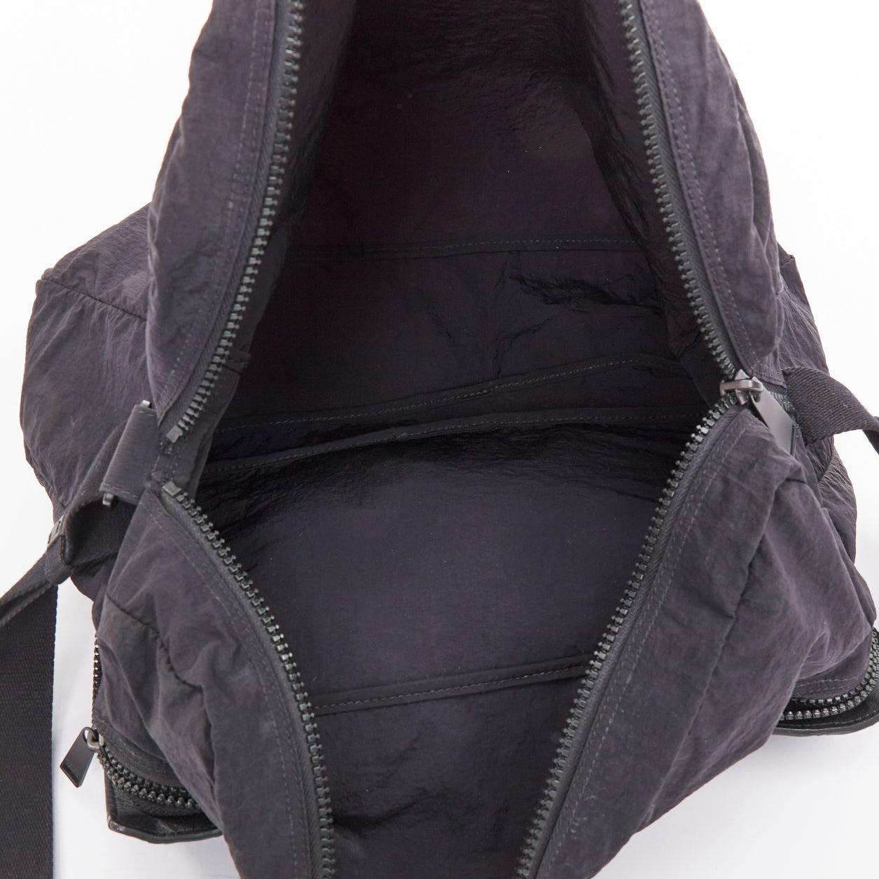 BOTTEGA VENETA Intrecciato Sac messager pliable en nylon noir et cuir tressé en vente 4
