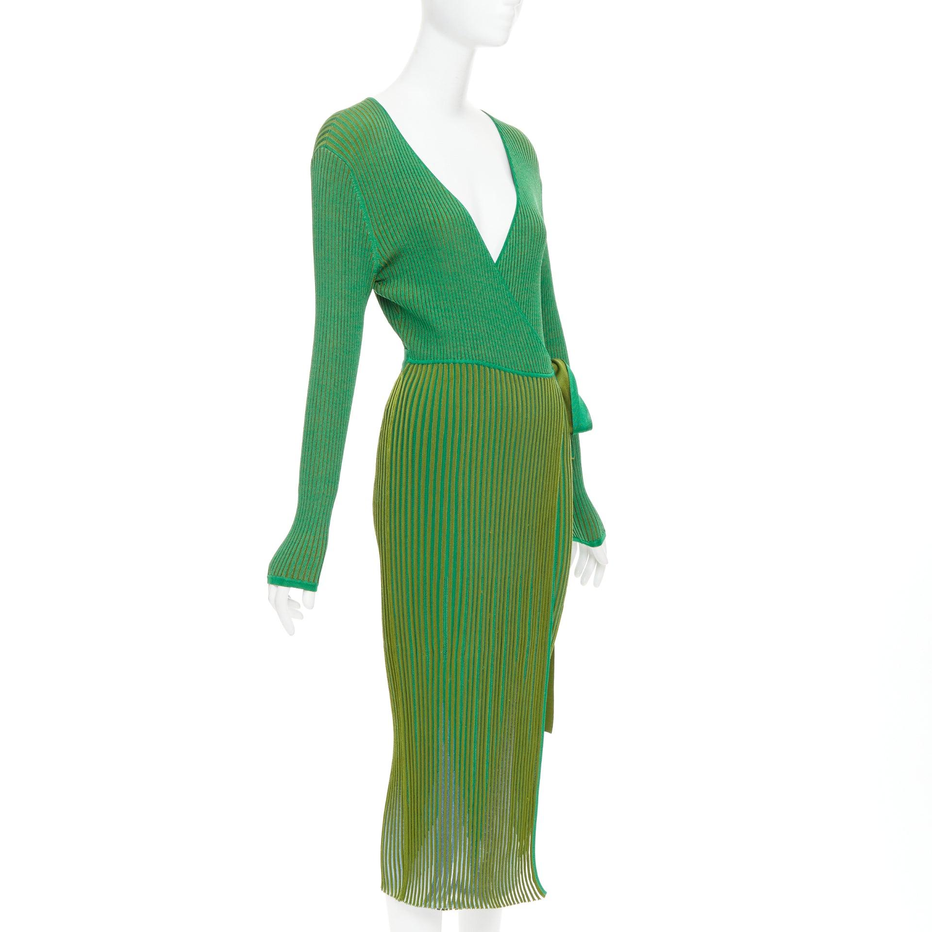 DIANE VON FURSTENBERG grünes geripptes tiefes V langes Wickelkleid S (Grün) im Angebot