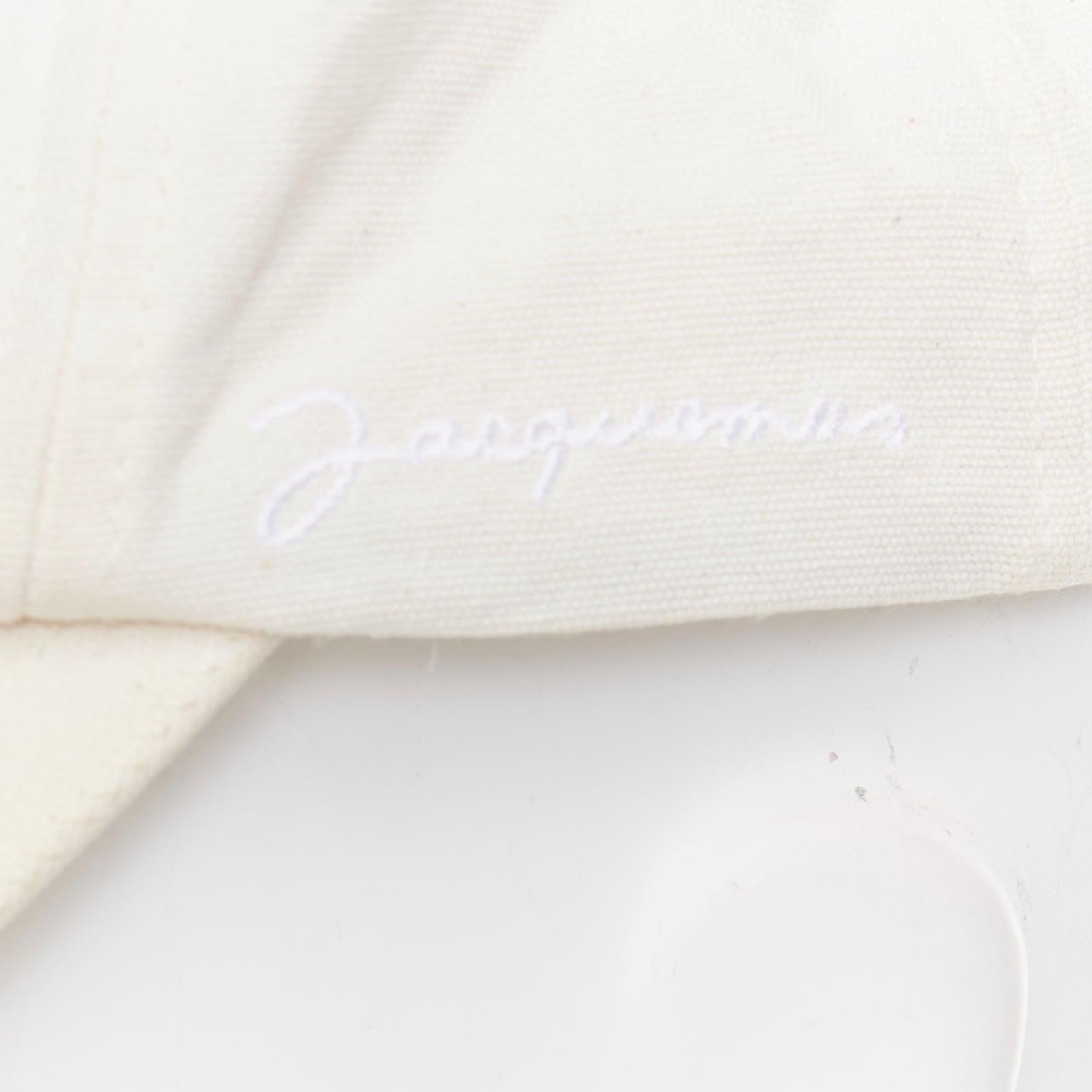 JACQUEMUS cremefarbene Baumwolle weiß gesticktes Logo Baseballkappe Hut 56cm
Referenz: CNLE/A00438
Marke: Jacquemus
MATERIAL: Baumwolle
Farbe: Creme, Weiß
Muster: Solide
Verschluss: Gürtel
Innenfutter: Creme Baumwolle
Zusätzliche Details: